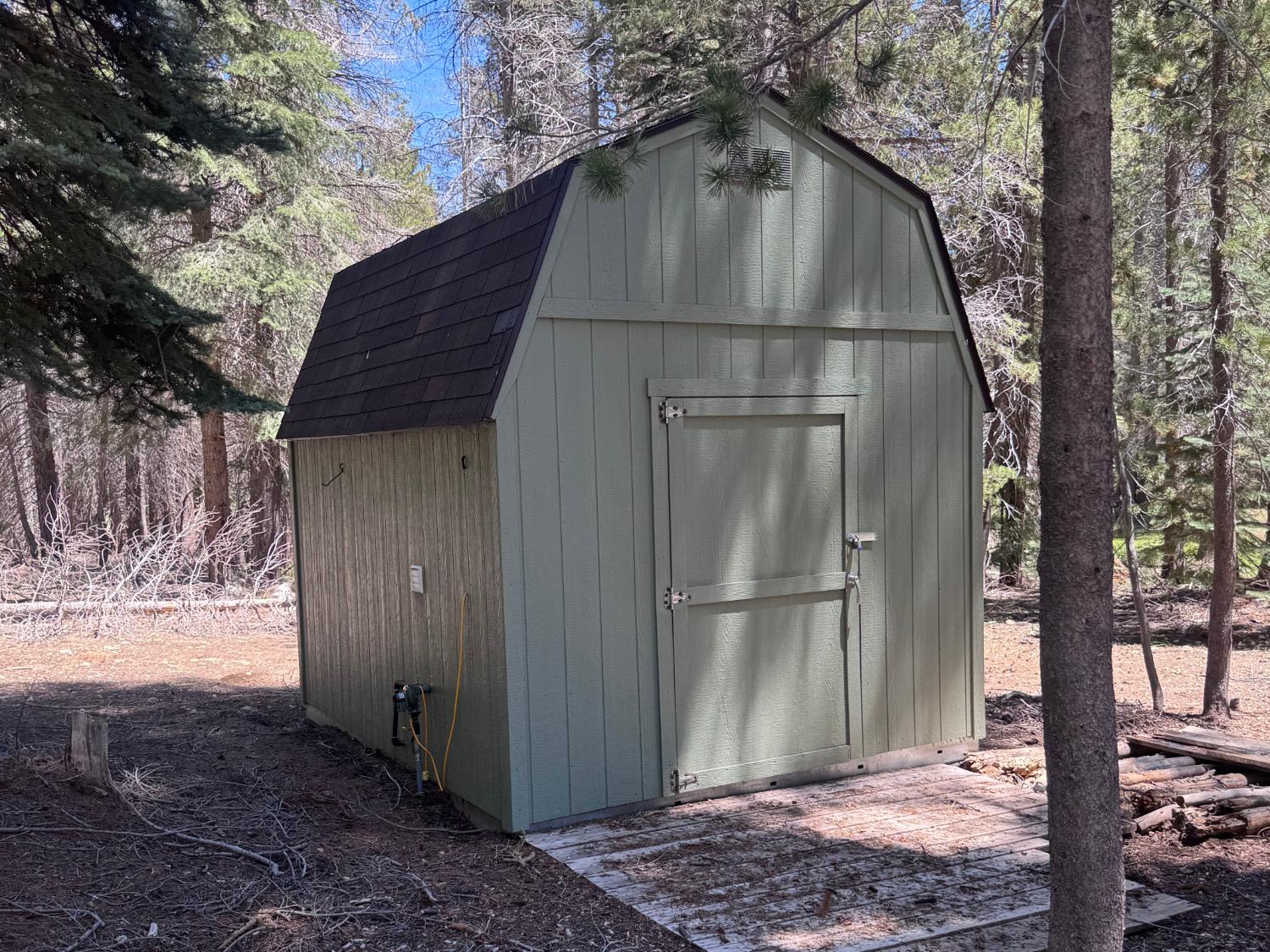 10 Beasore Rd, Bass Lake, CA 93604