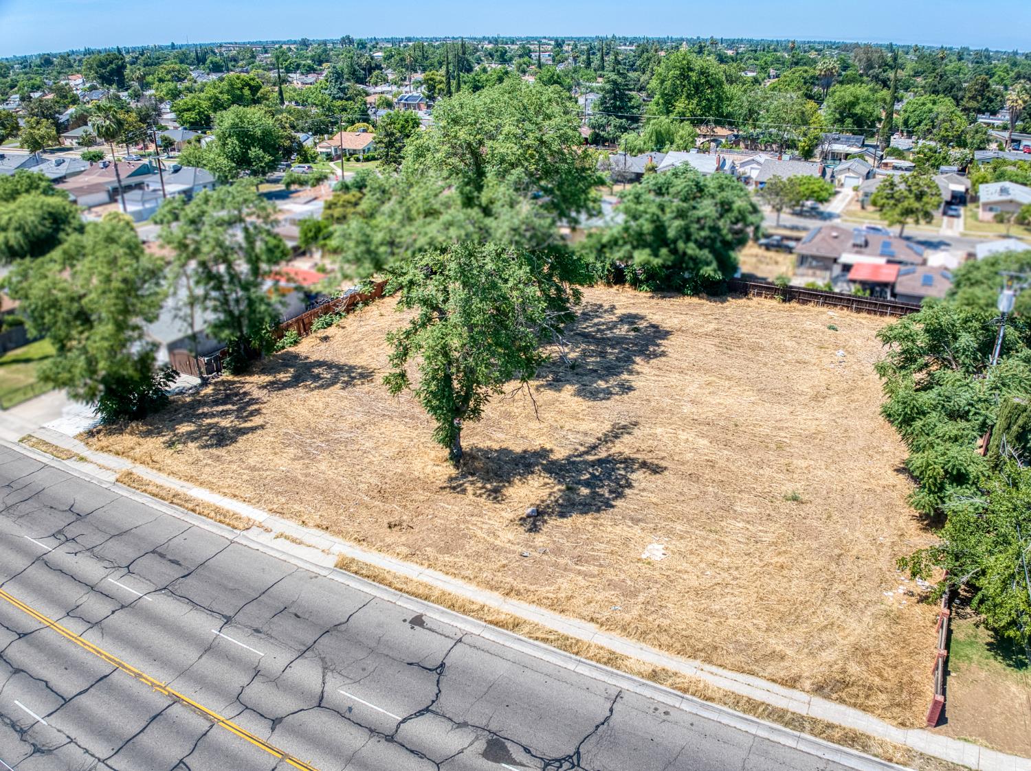 4921 E Tulare St, Fresno, CA 93727