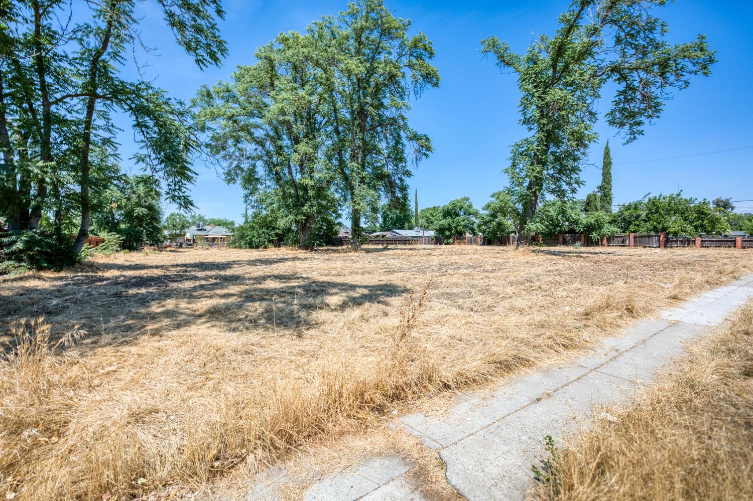 4921 E Tulare St, Fresno, CA 93727