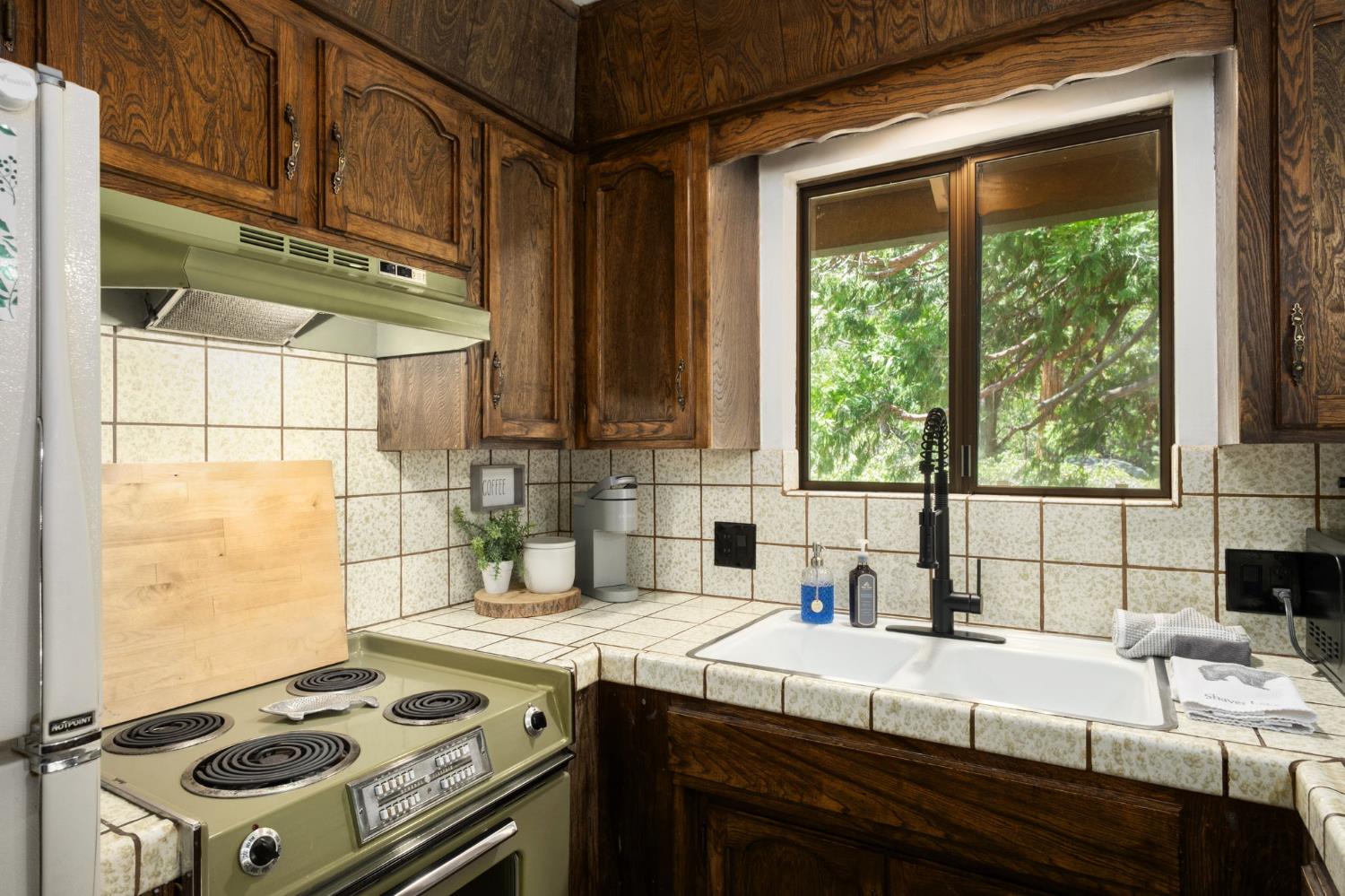 42488 Rock Ledge Rd, Shaver Lake, CA 93664