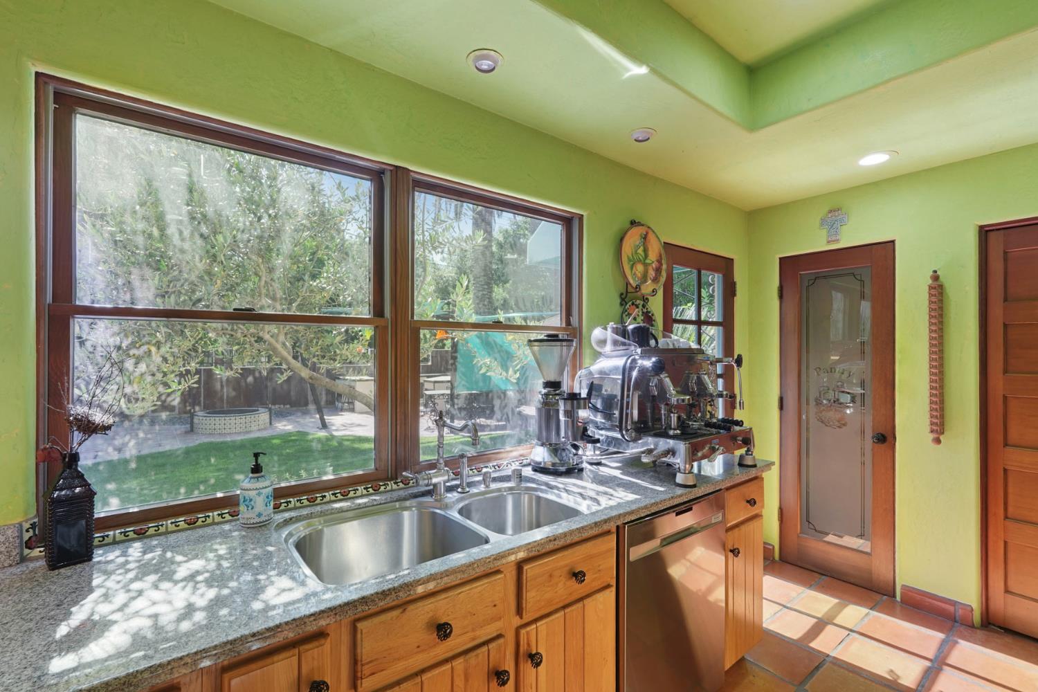 115 S Avena Ave, Lodi, CA 95240