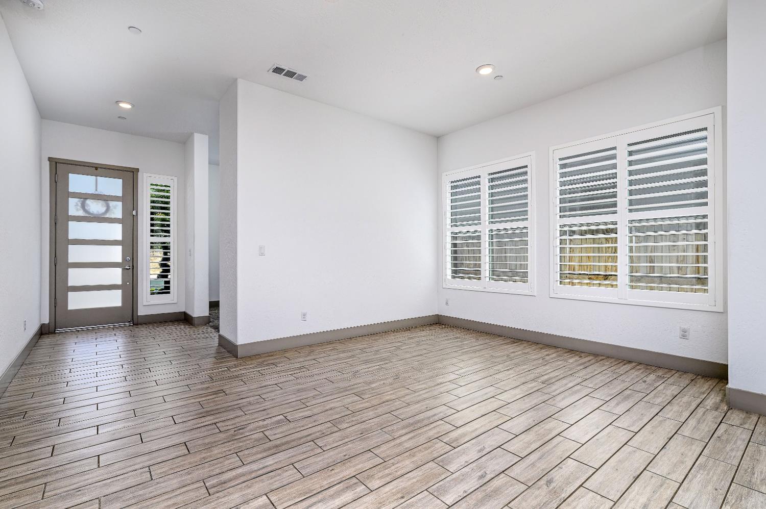 3707 N Santa Fe St, Visalia, CA 93292