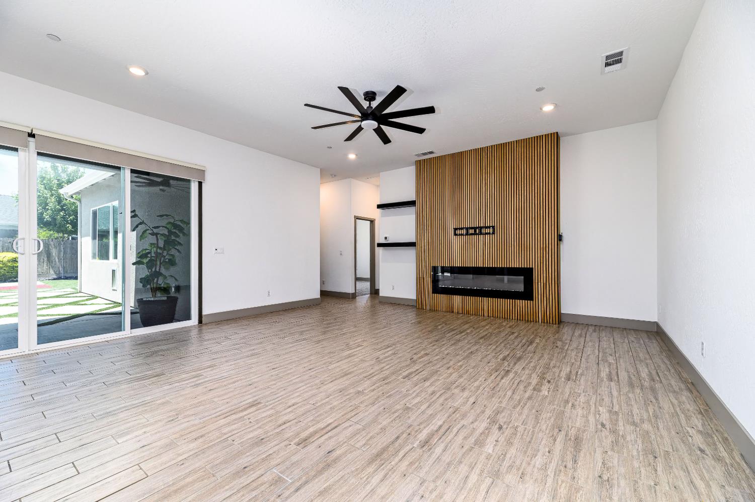 3707 N Santa Fe St, Visalia, CA 93292