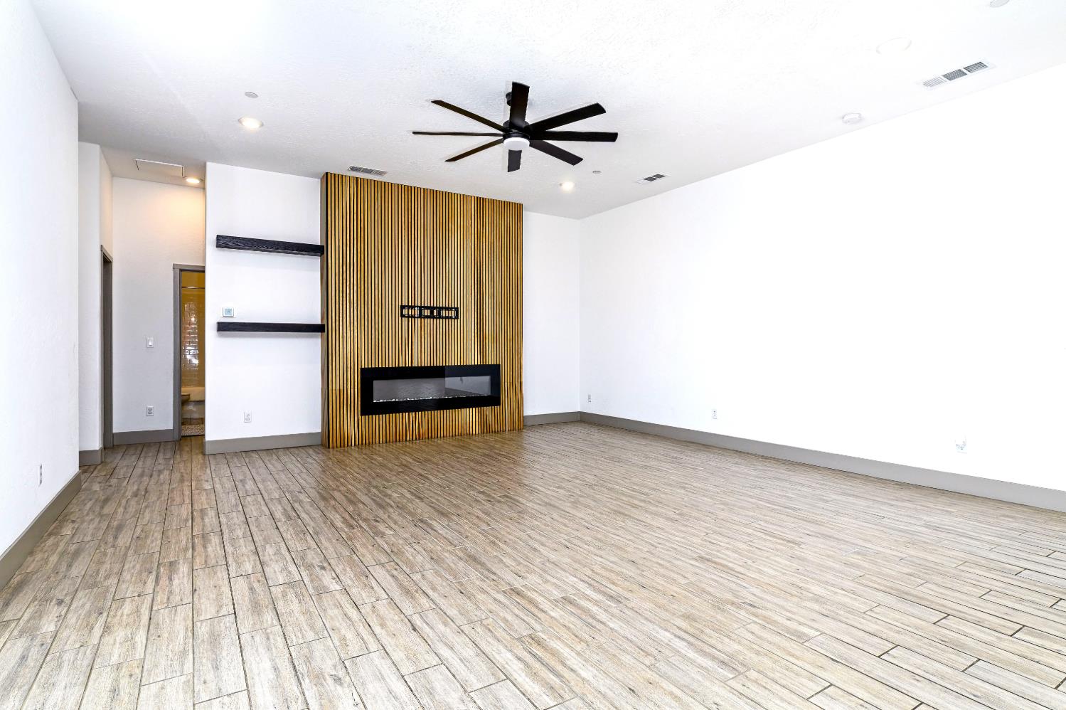 3707 N Santa Fe St, Visalia, CA 93292