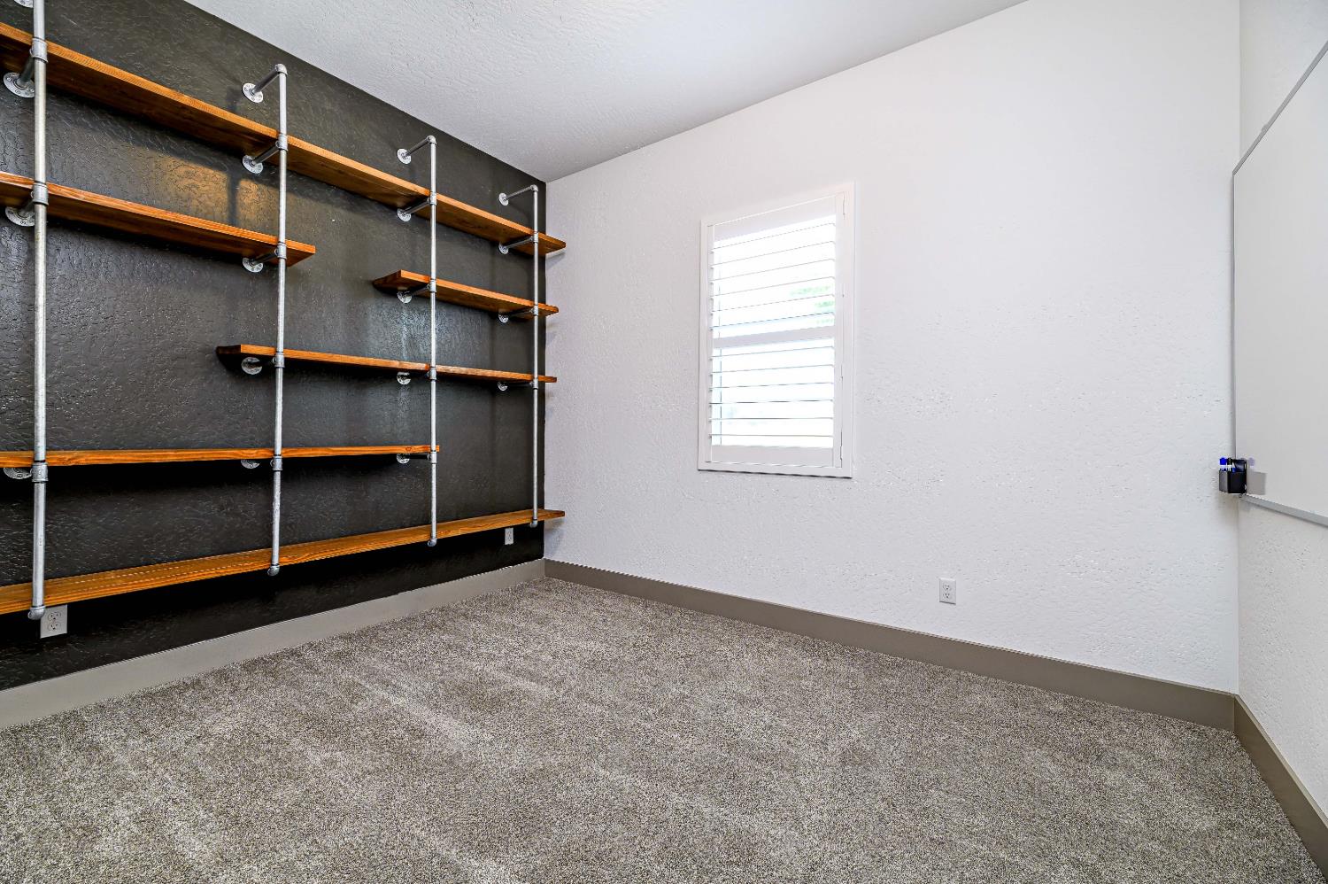 3707 N Santa Fe St, Visalia, CA 93292