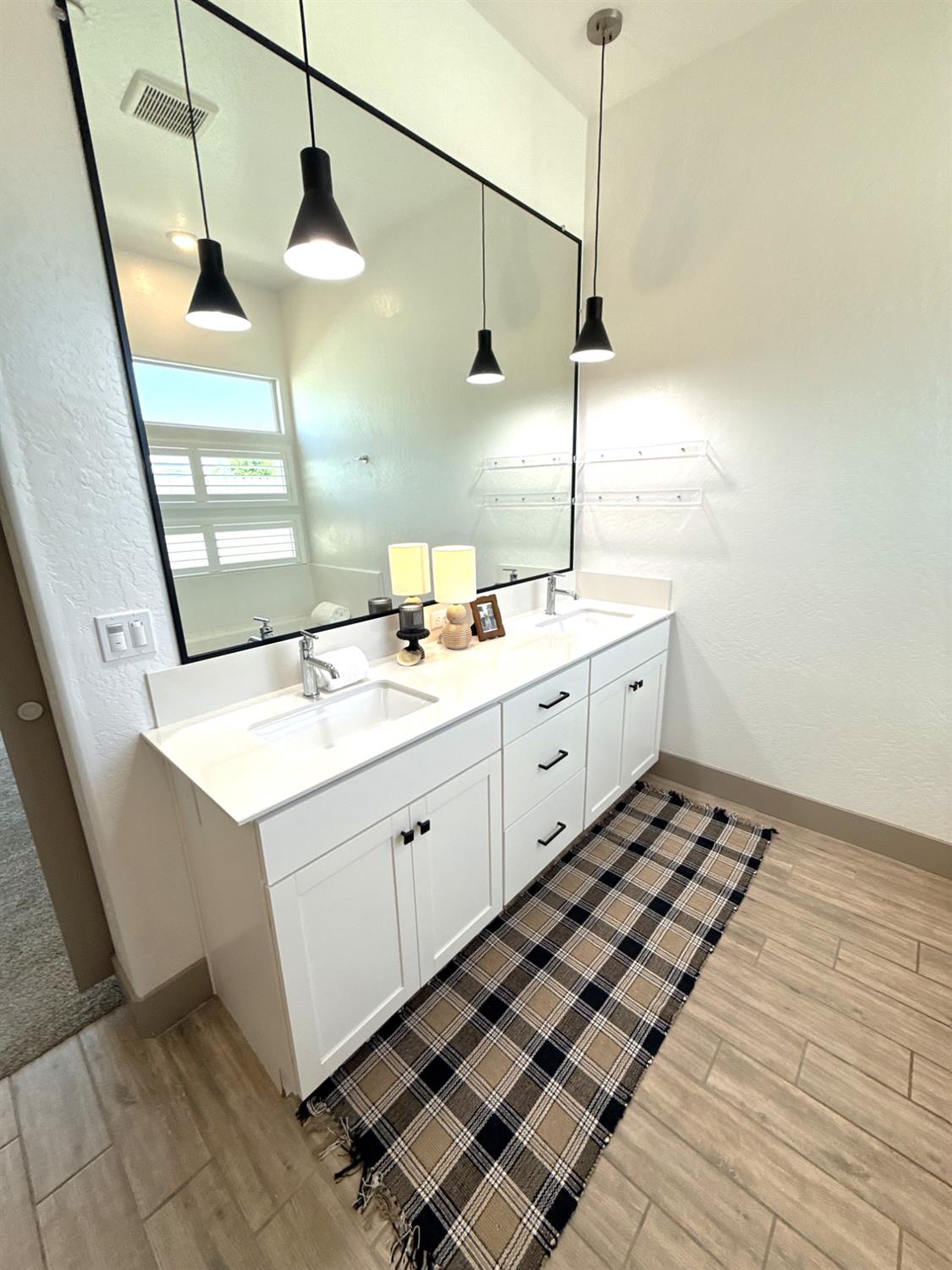 3707 N Santa Fe St, Visalia, CA 93292