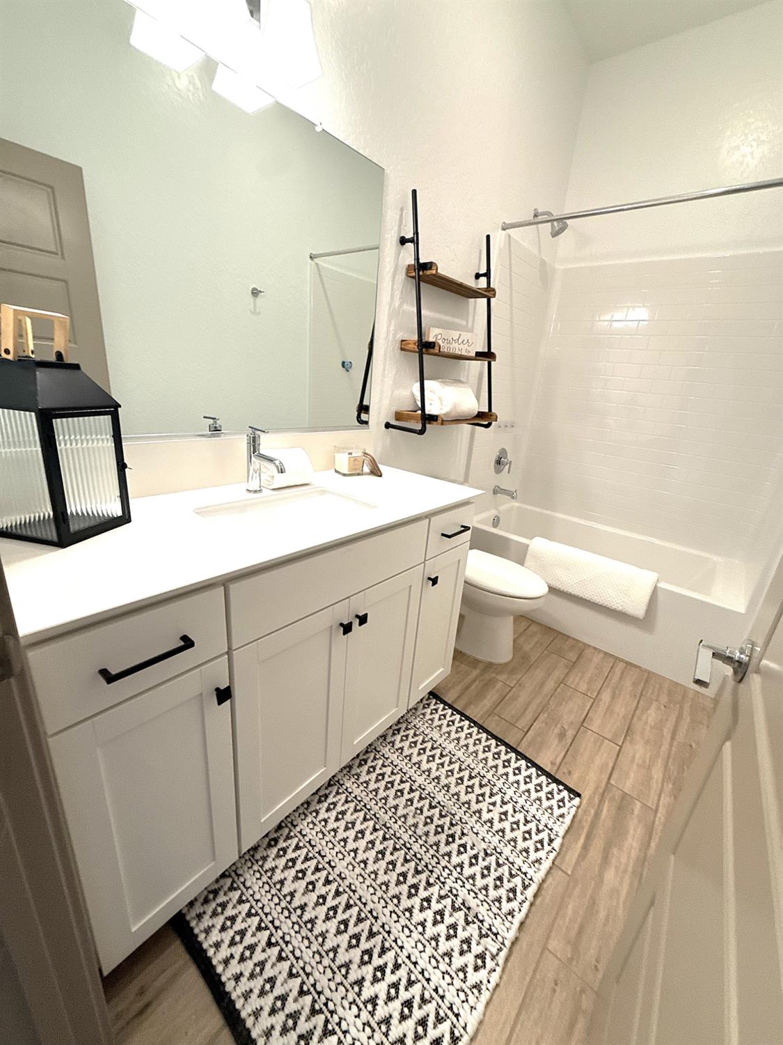 3707 N Santa Fe St, Visalia, CA 93292