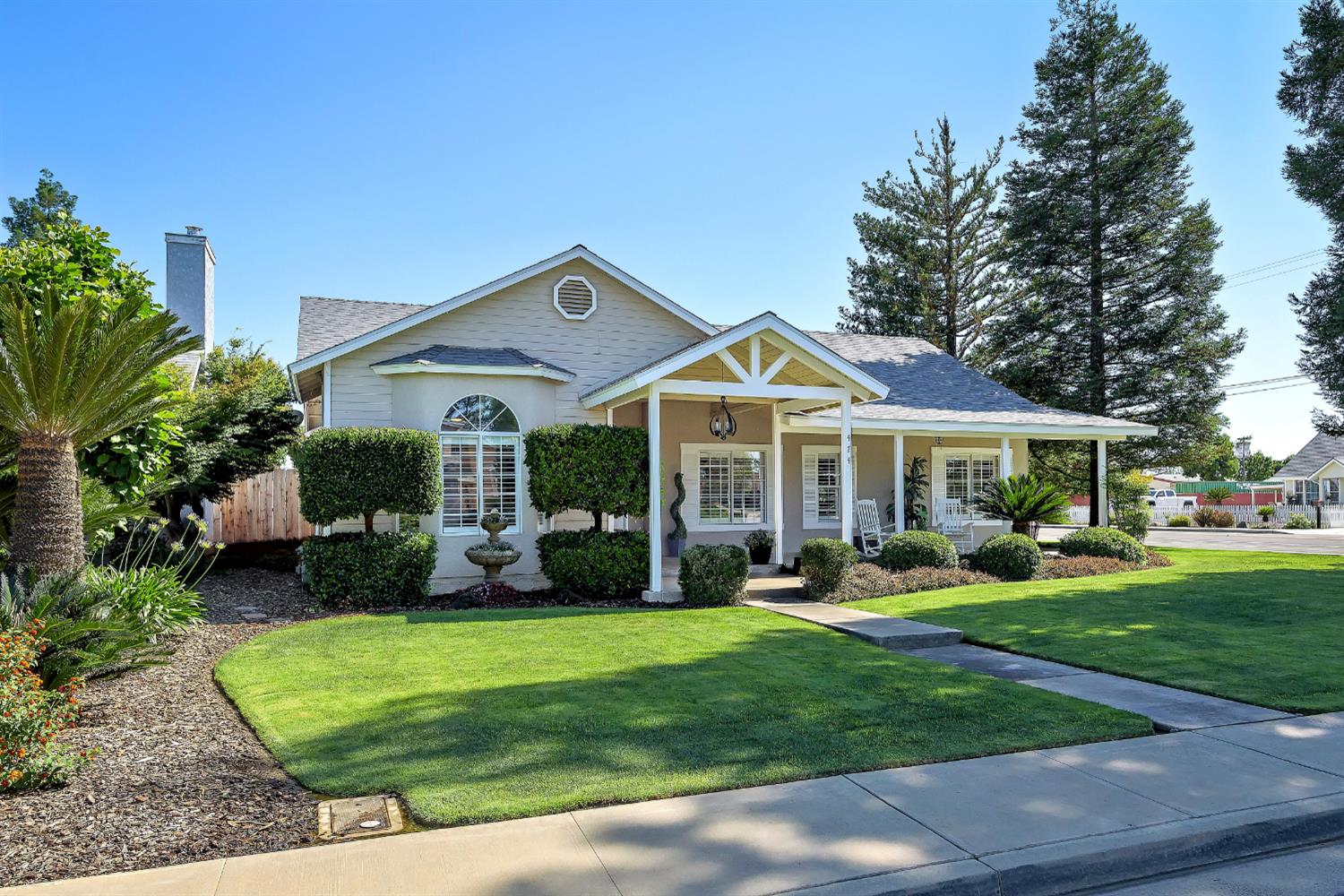 474 Euclid Cir, Dinuba, CA 93618