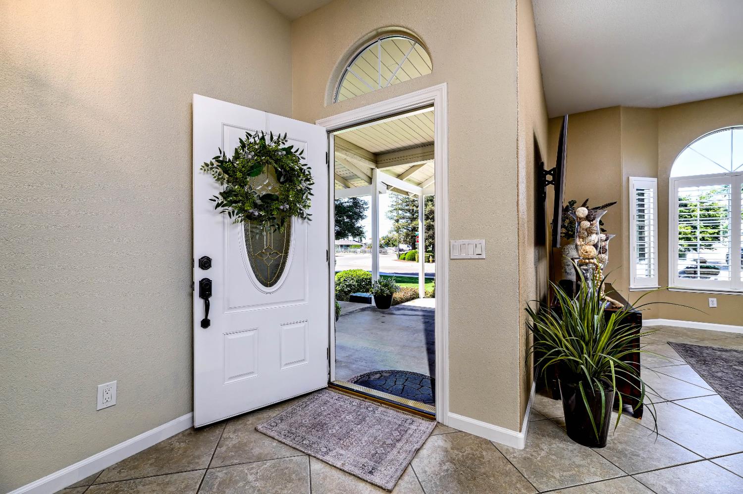 474 Euclid Cir, Dinuba, CA 93618