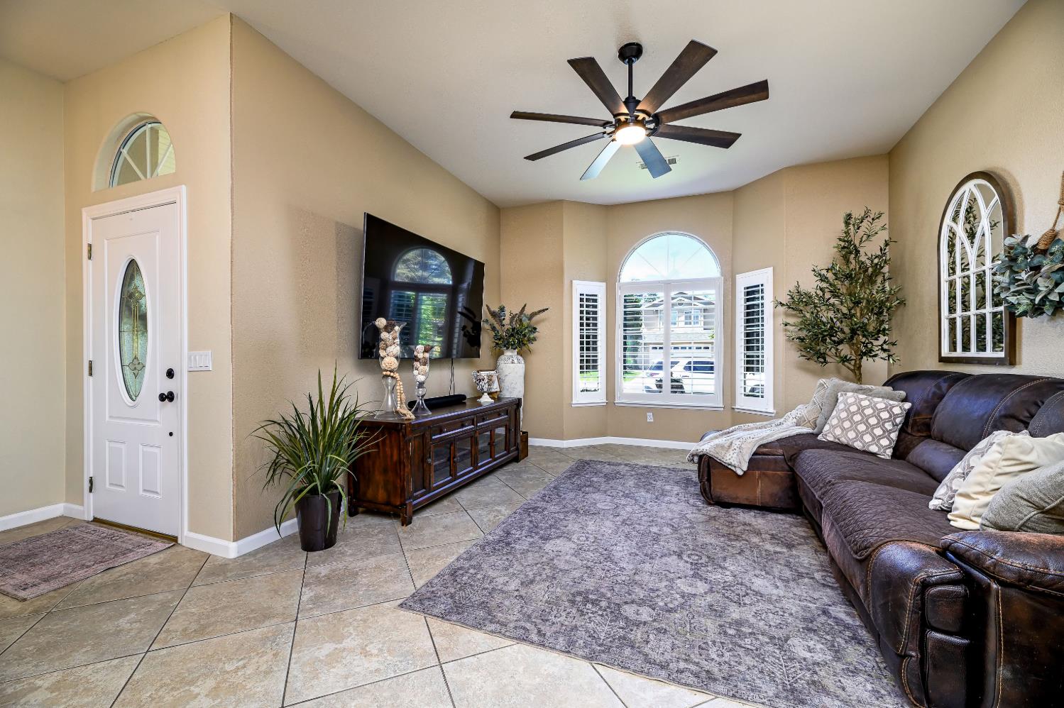 474 Euclid Cir, Dinuba, CA 93618