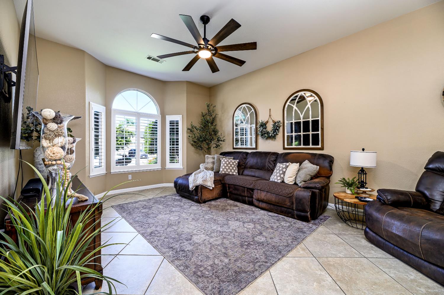 474 Euclid Cir, Dinuba, CA 93618