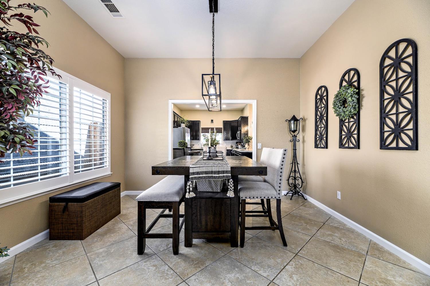 474 Euclid Cir, Dinuba, CA 93618