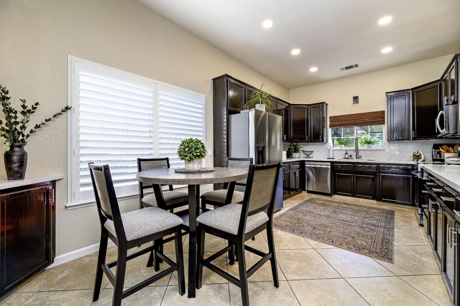 474 Euclid Cir, Dinuba, CA 93618