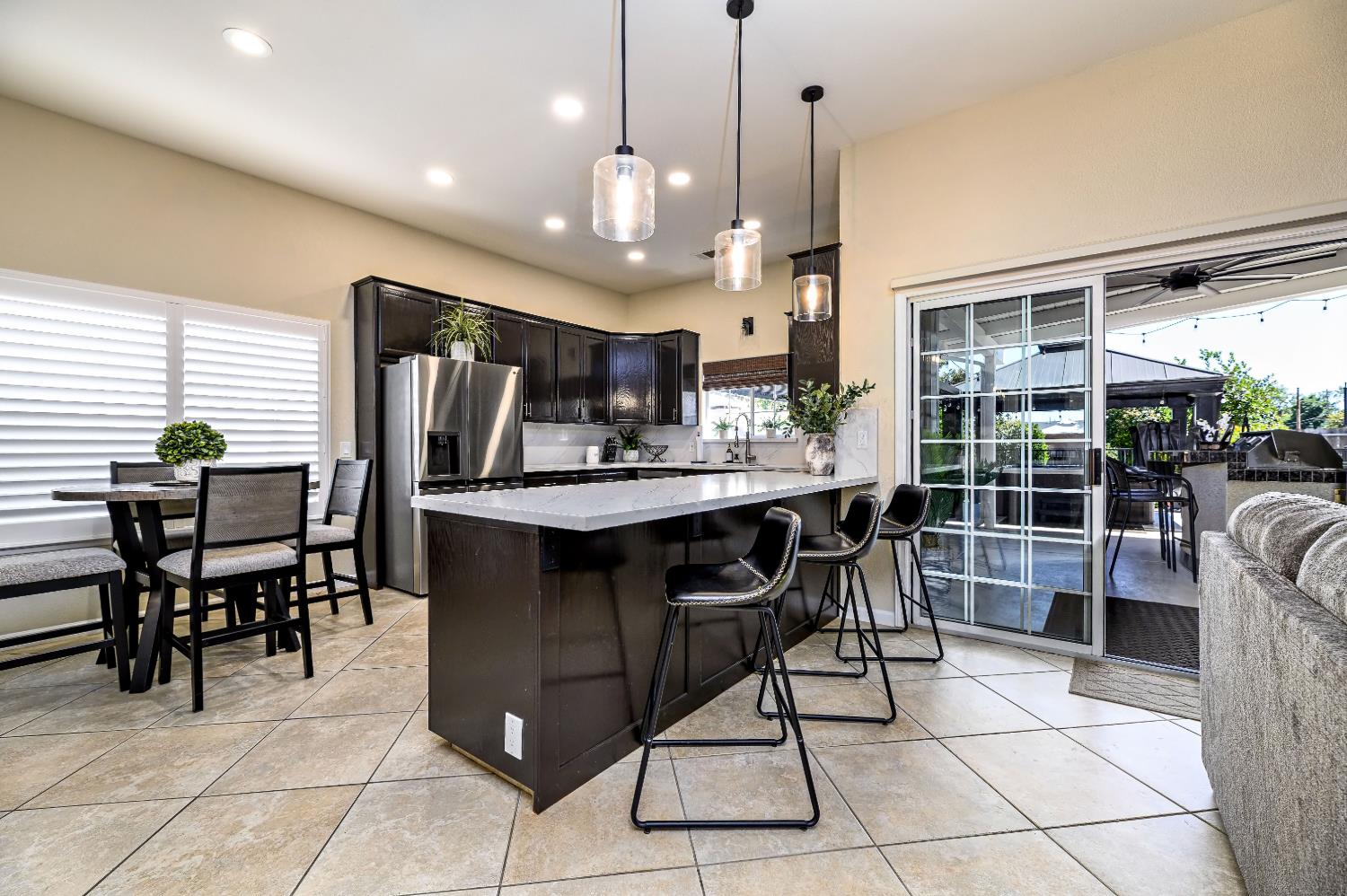 474 Euclid Cir, Dinuba, CA 93618
