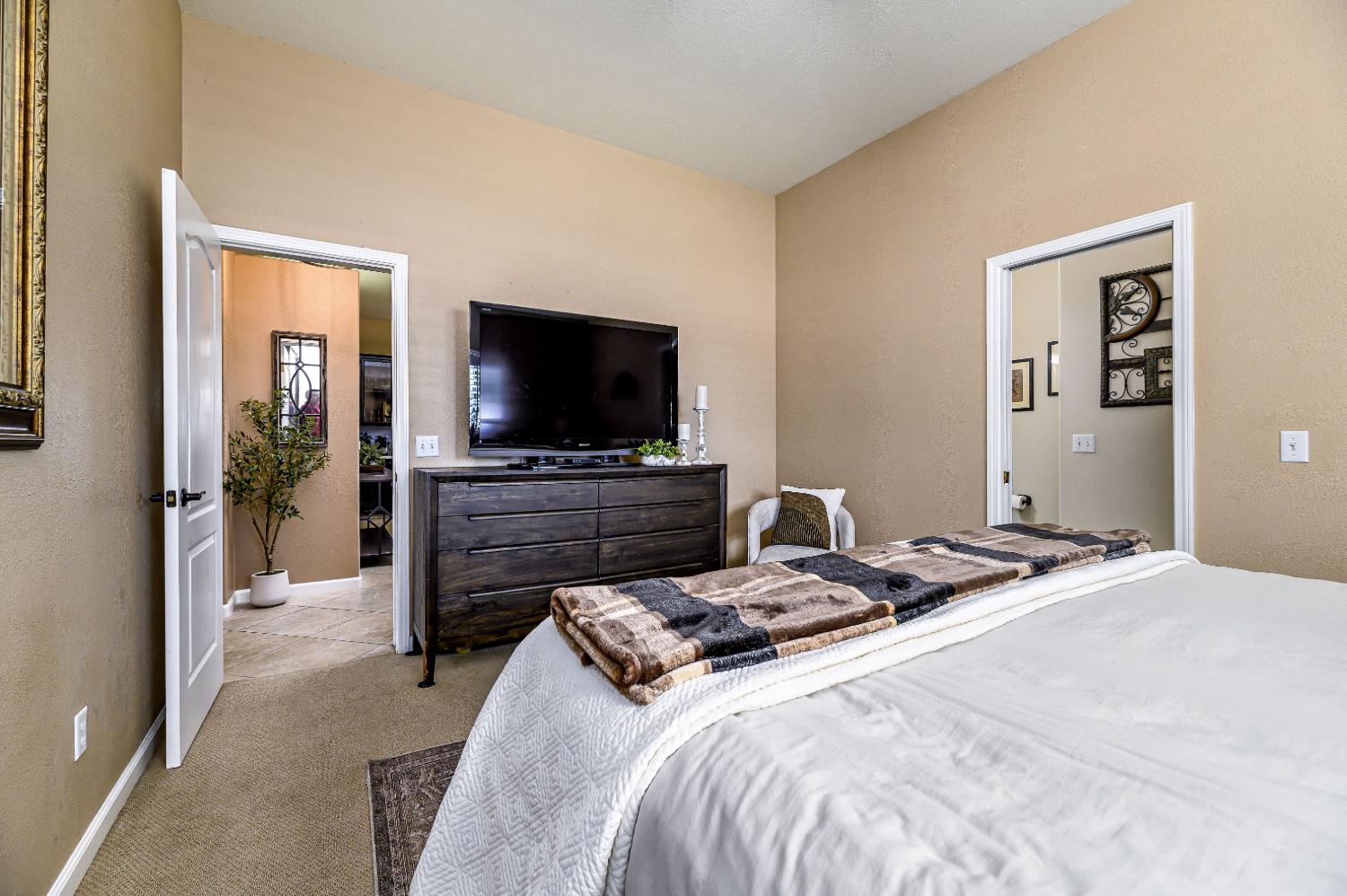 474 Euclid Cir, Dinuba, CA 93618