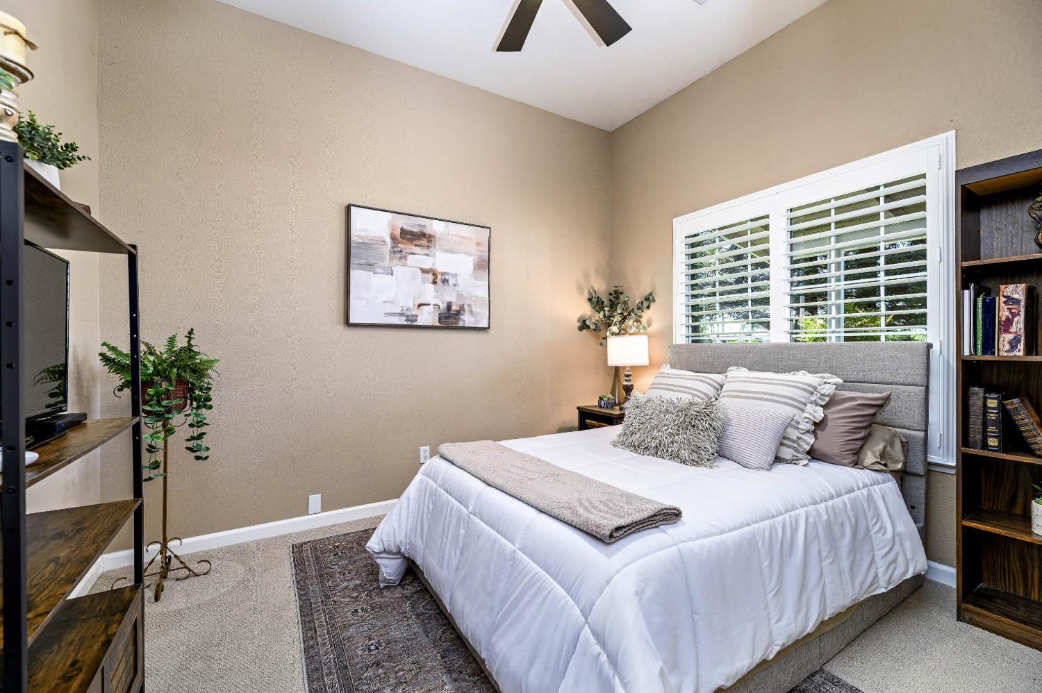 474 Euclid Cir, Dinuba, CA 93618