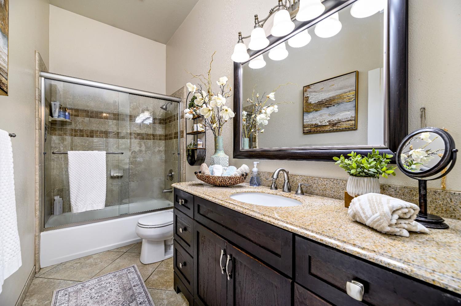 474 Euclid Cir, Dinuba, CA 93618