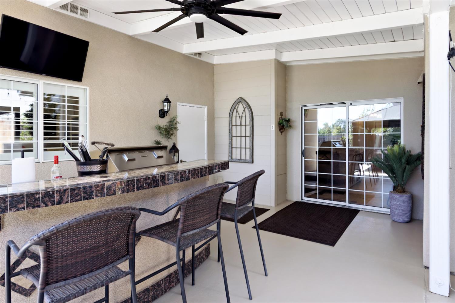 474 Euclid Cir, Dinuba, CA 93618