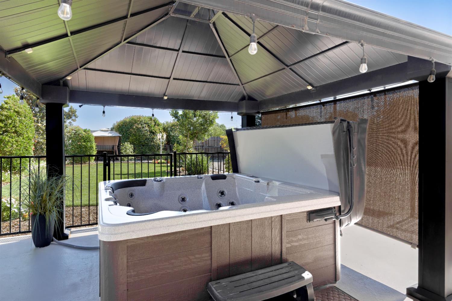 474 Euclid Cir, Dinuba, CA 93618