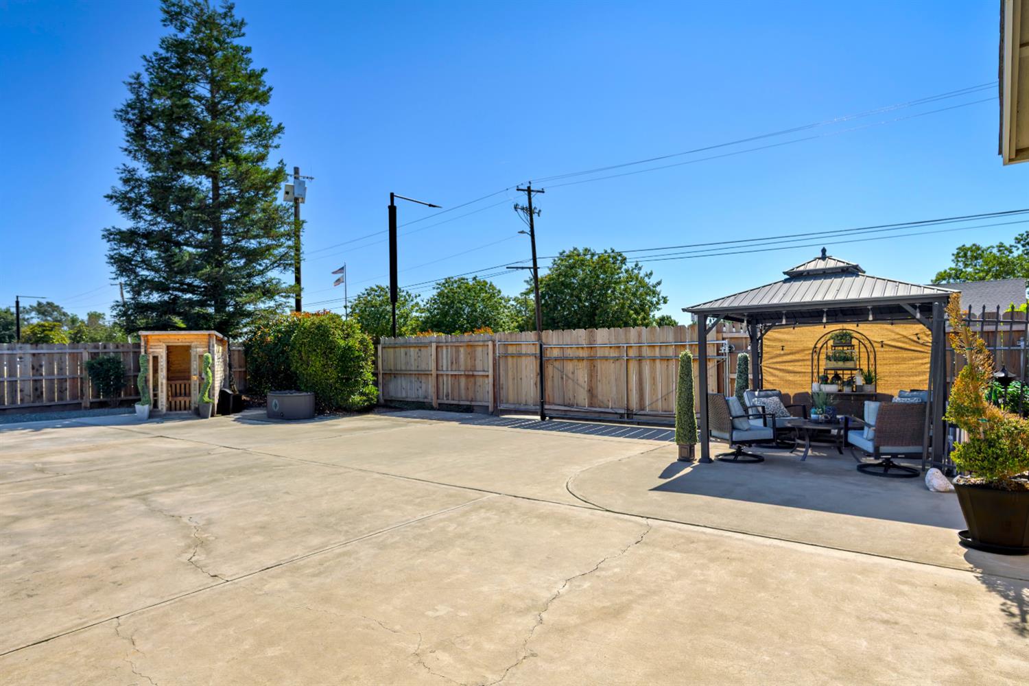 474 Euclid Cir, Dinuba, CA 93618