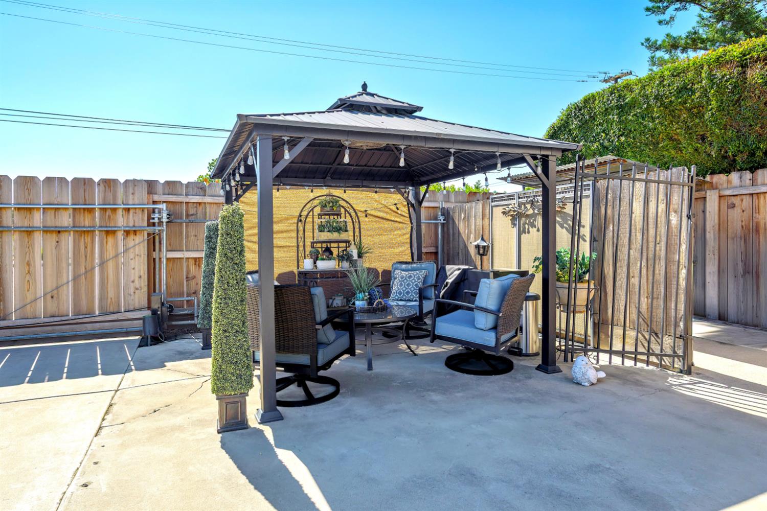 474 Euclid Cir, Dinuba, CA 93618