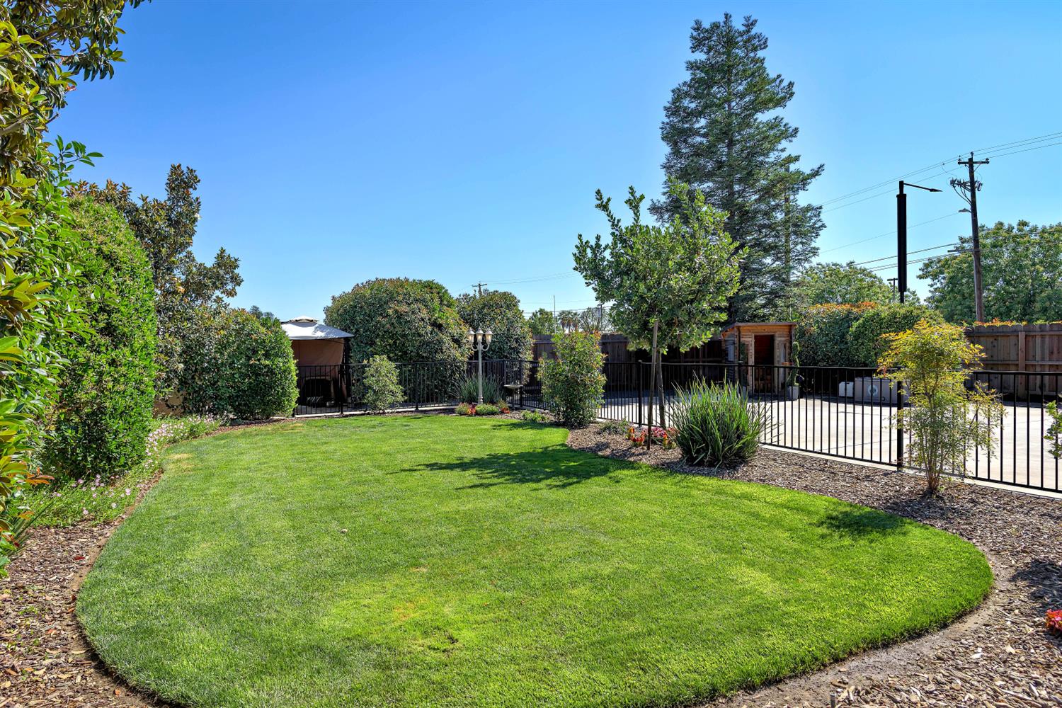 474 Euclid Cir, Dinuba, CA 93618