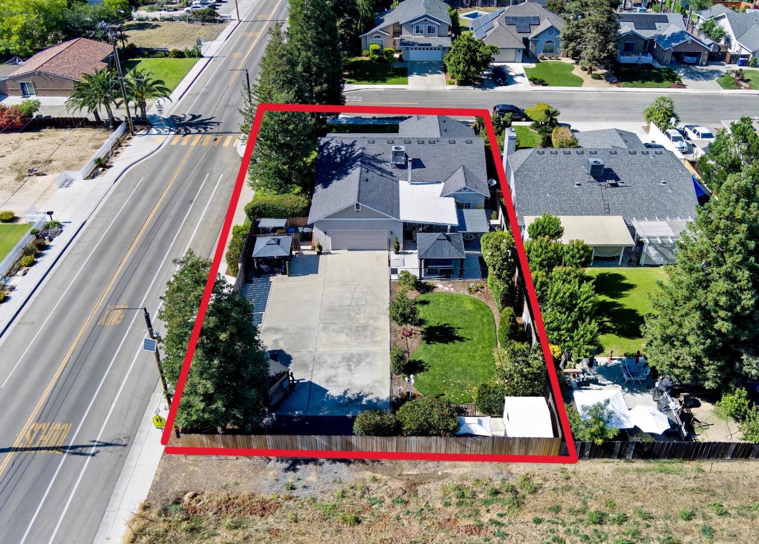 474 Euclid Cir, Dinuba, CA 93618