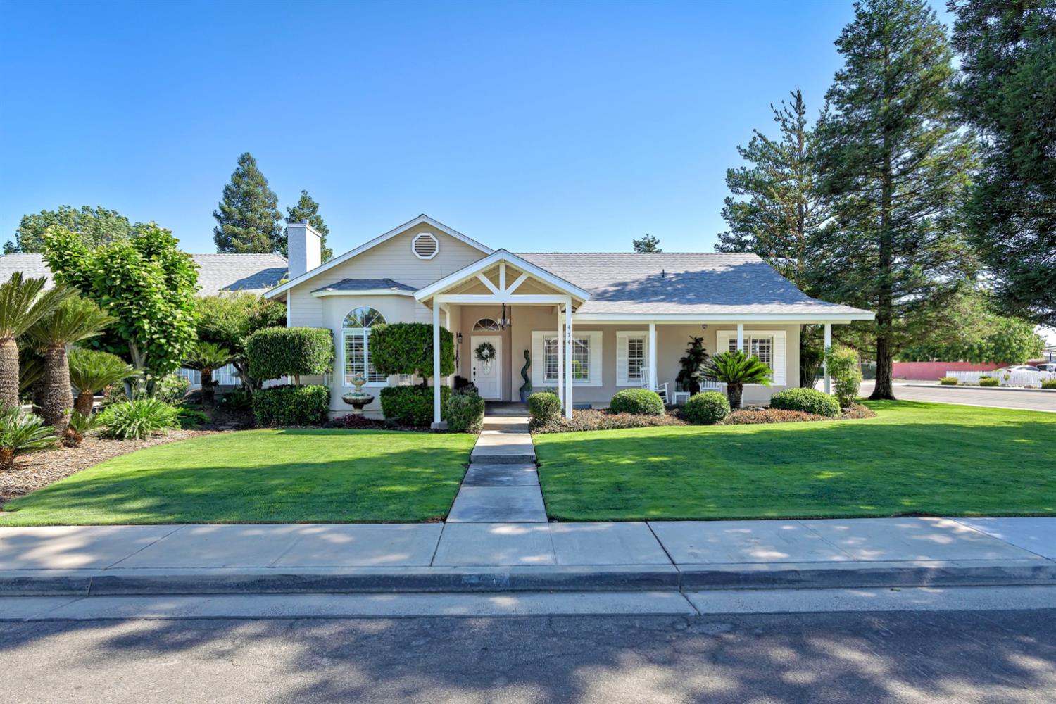 474 Euclid Cir, Dinuba, CA 93618