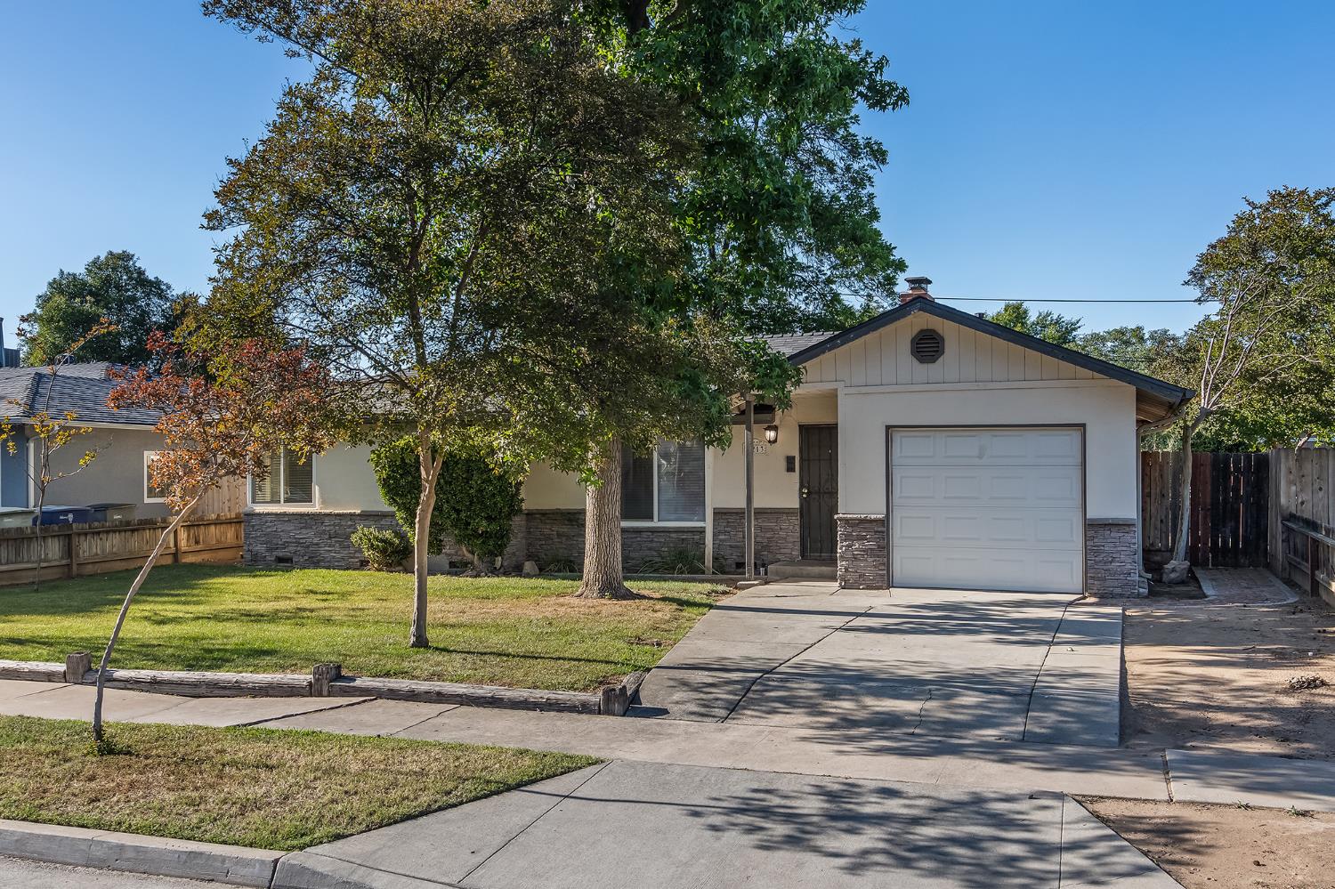1213 E Saginaw Way, Fresno, CA 93704