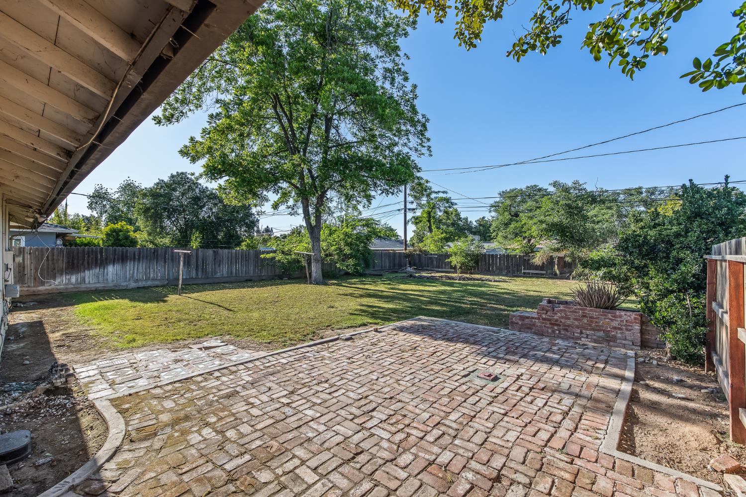 1213 E Saginaw Way, Fresno, CA 93704