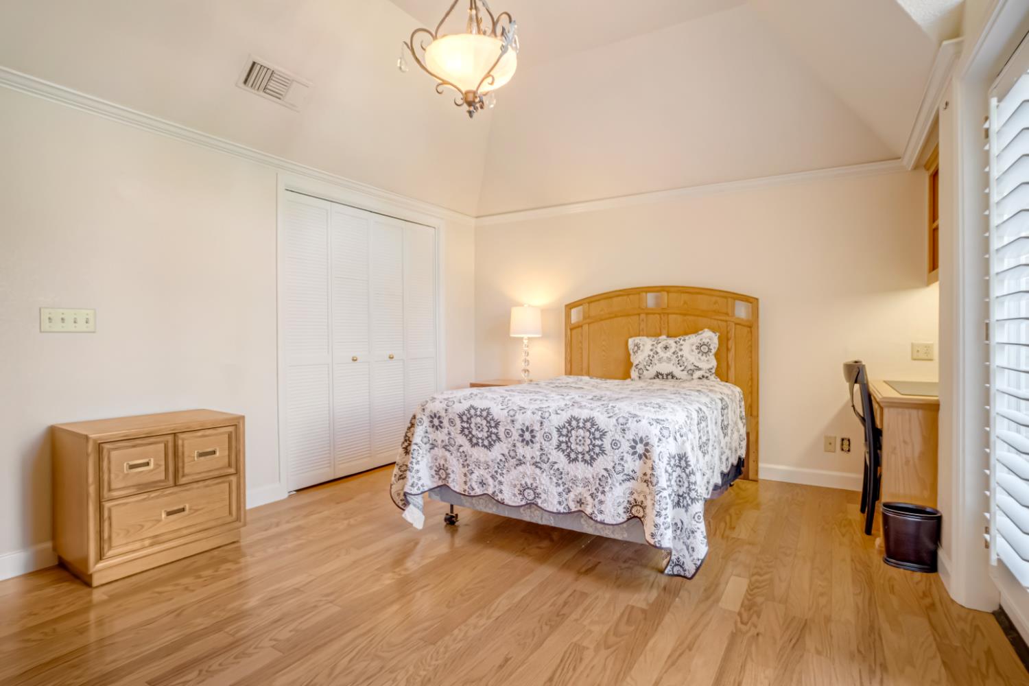 2857 W Cromwell Ave, Fresno, CA 93711