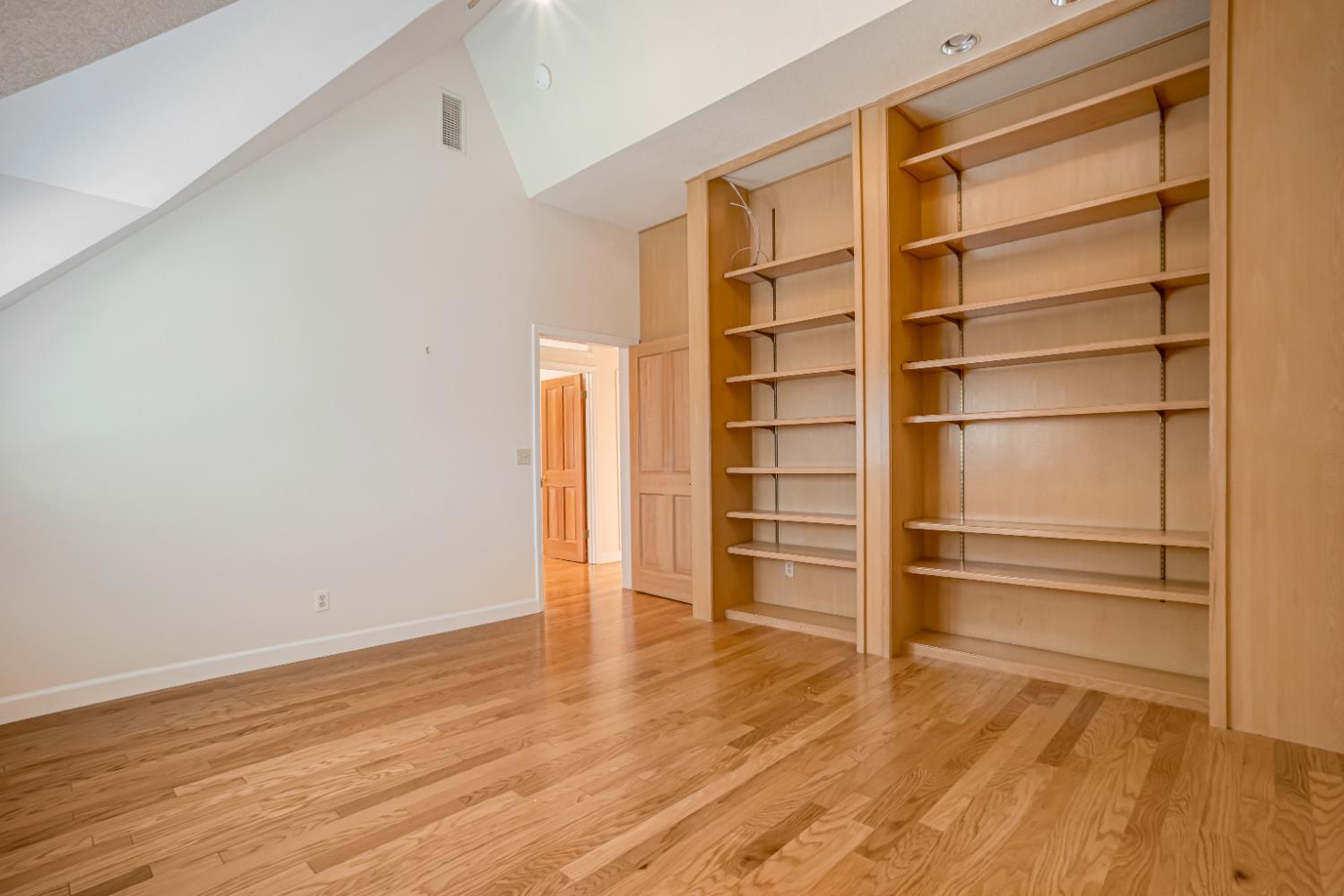 2857 W Cromwell Ave, Fresno, CA 93711