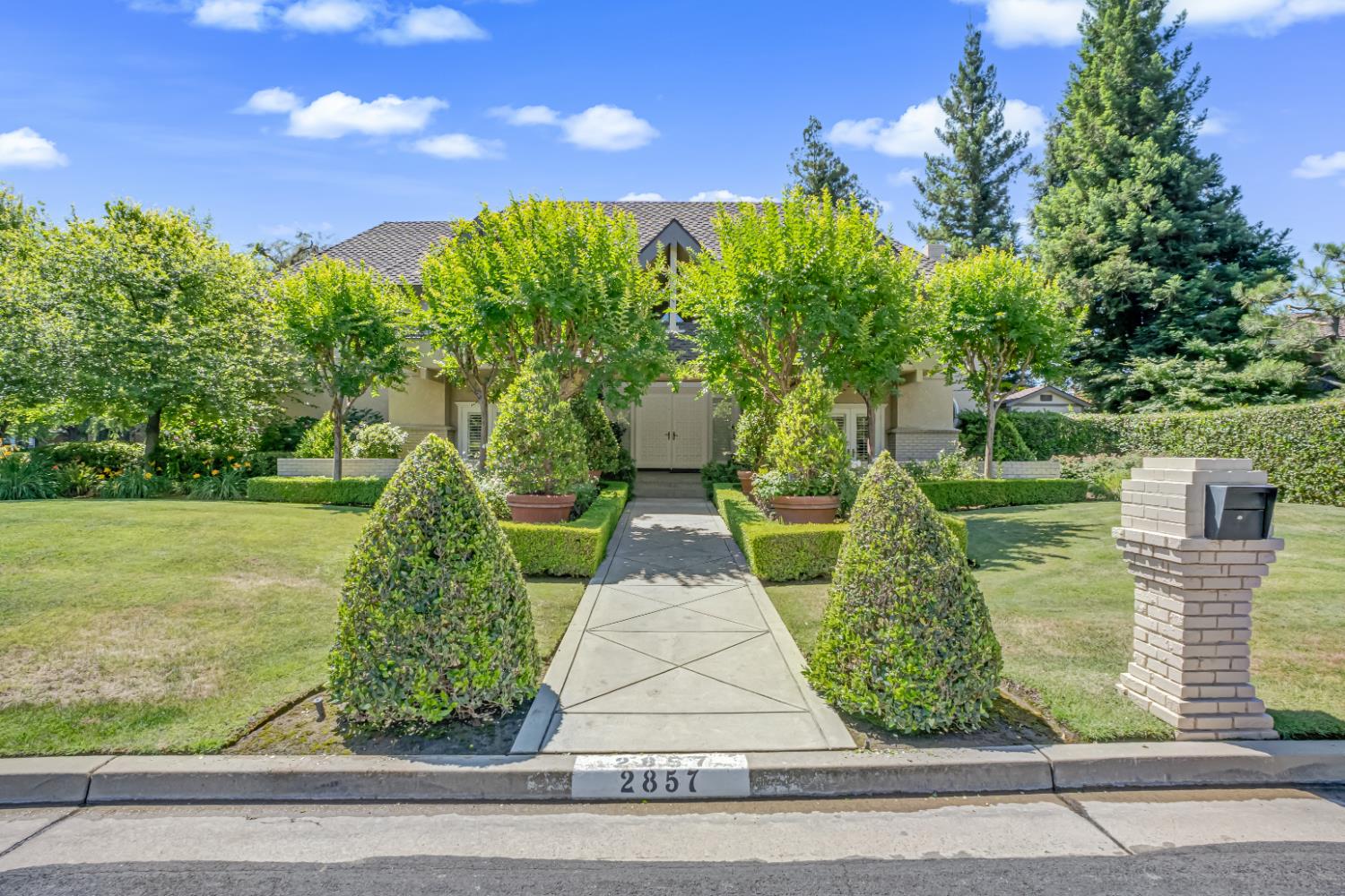 2857 W Cromwell Ave, Fresno, CA 93711