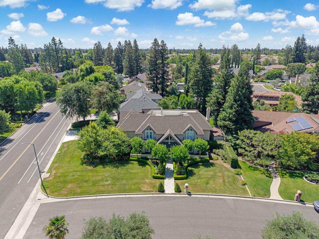 2857 W Cromwell Ave, Fresno, CA 93711