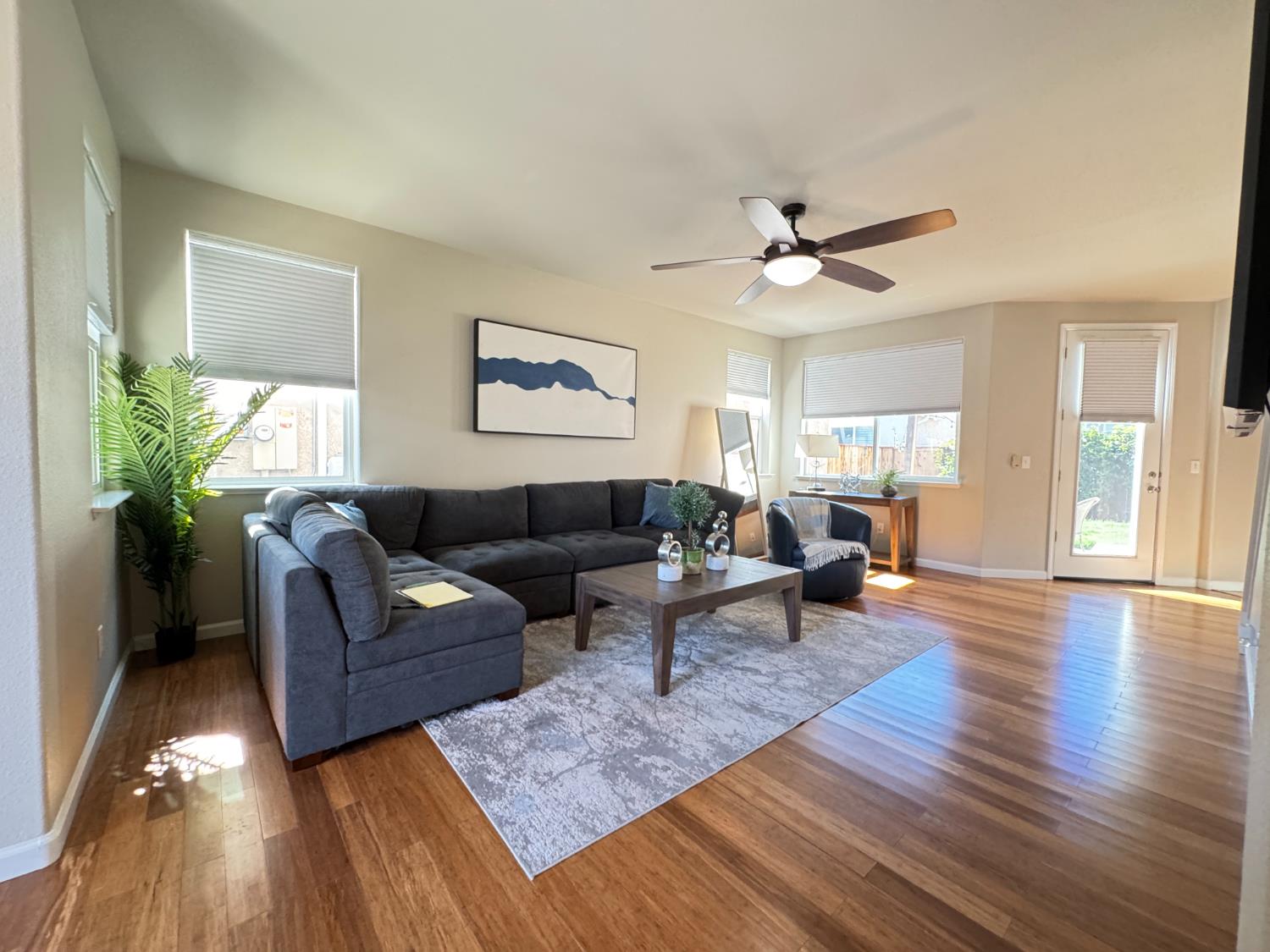 618 W Madrid Ln, Clovis, CA 93619