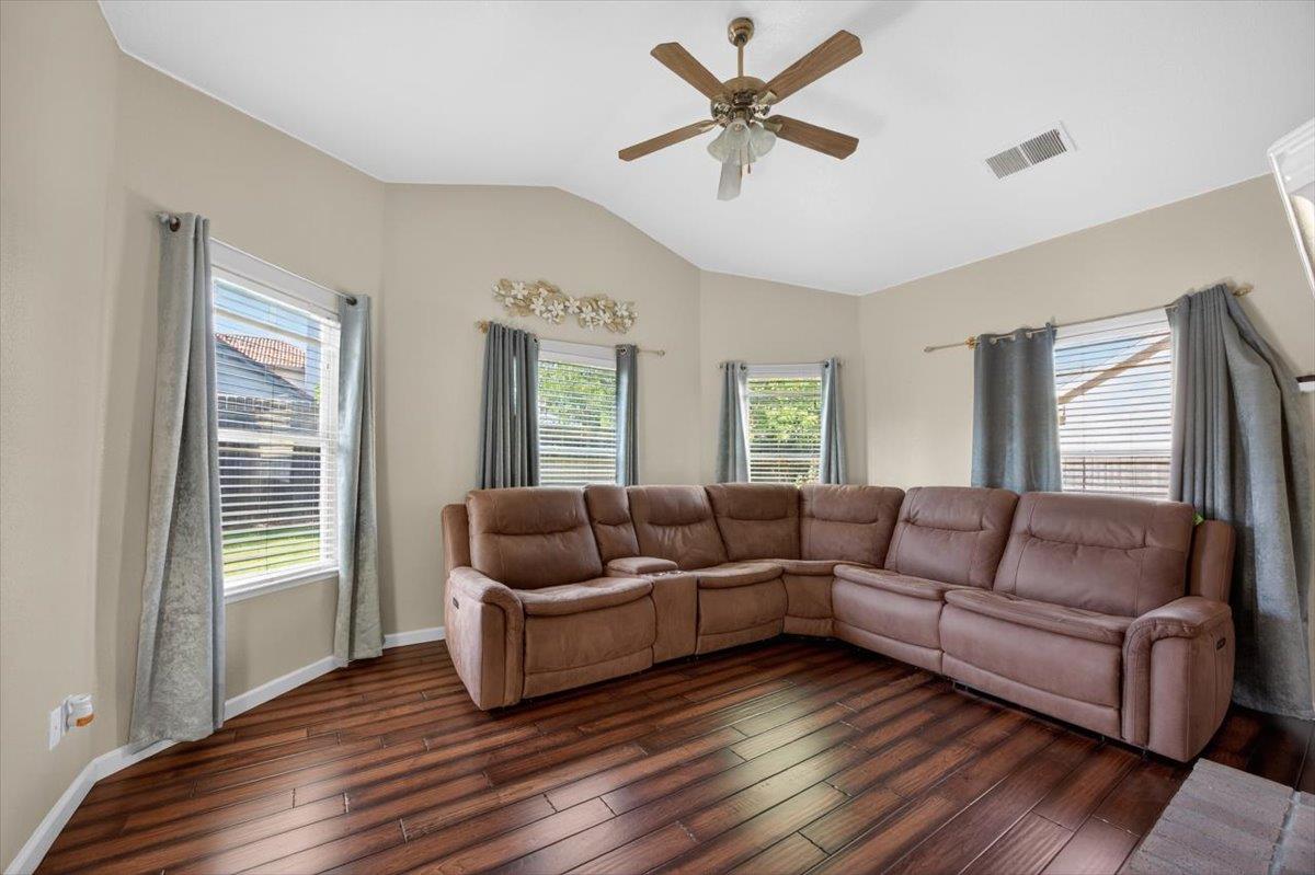 4122 W Fender Ave, Fresno, CA 93722