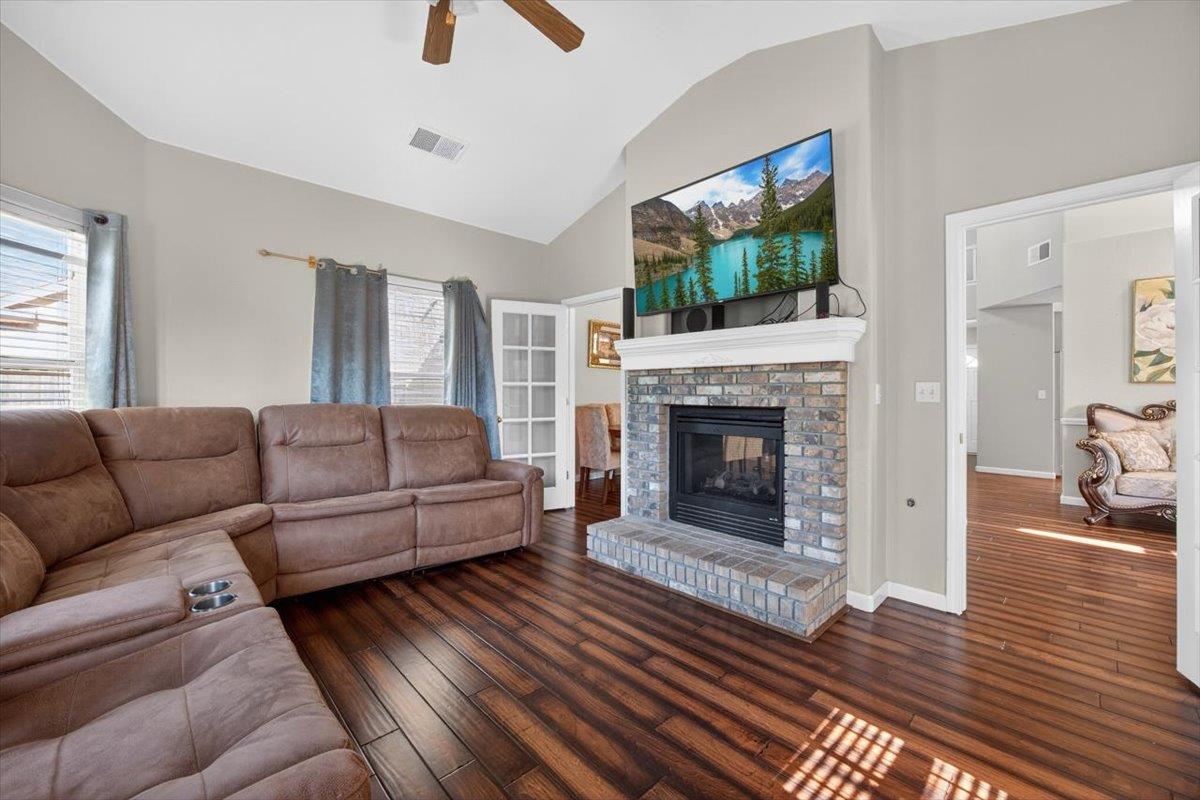 4122 W Fender Ave, Fresno, CA 93722