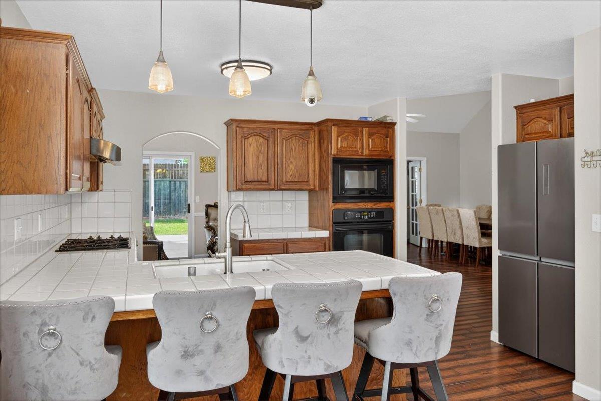 4122 W Fender Ave, Fresno, CA 93722