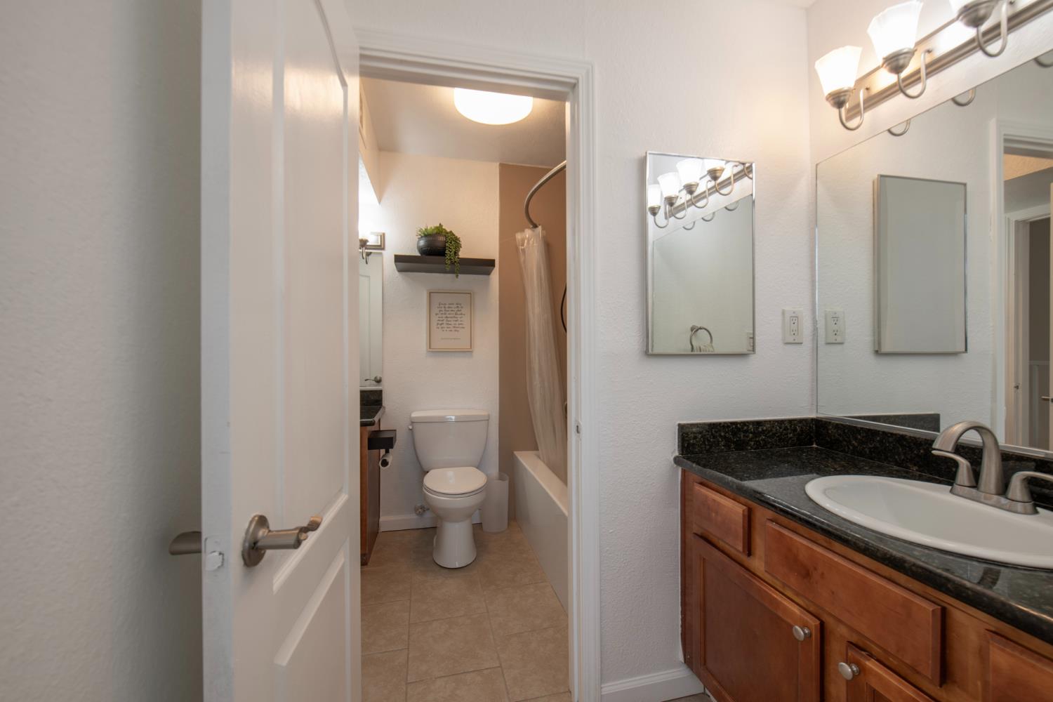 7166 N Fruit Ave #177, Fresno, CA 93711