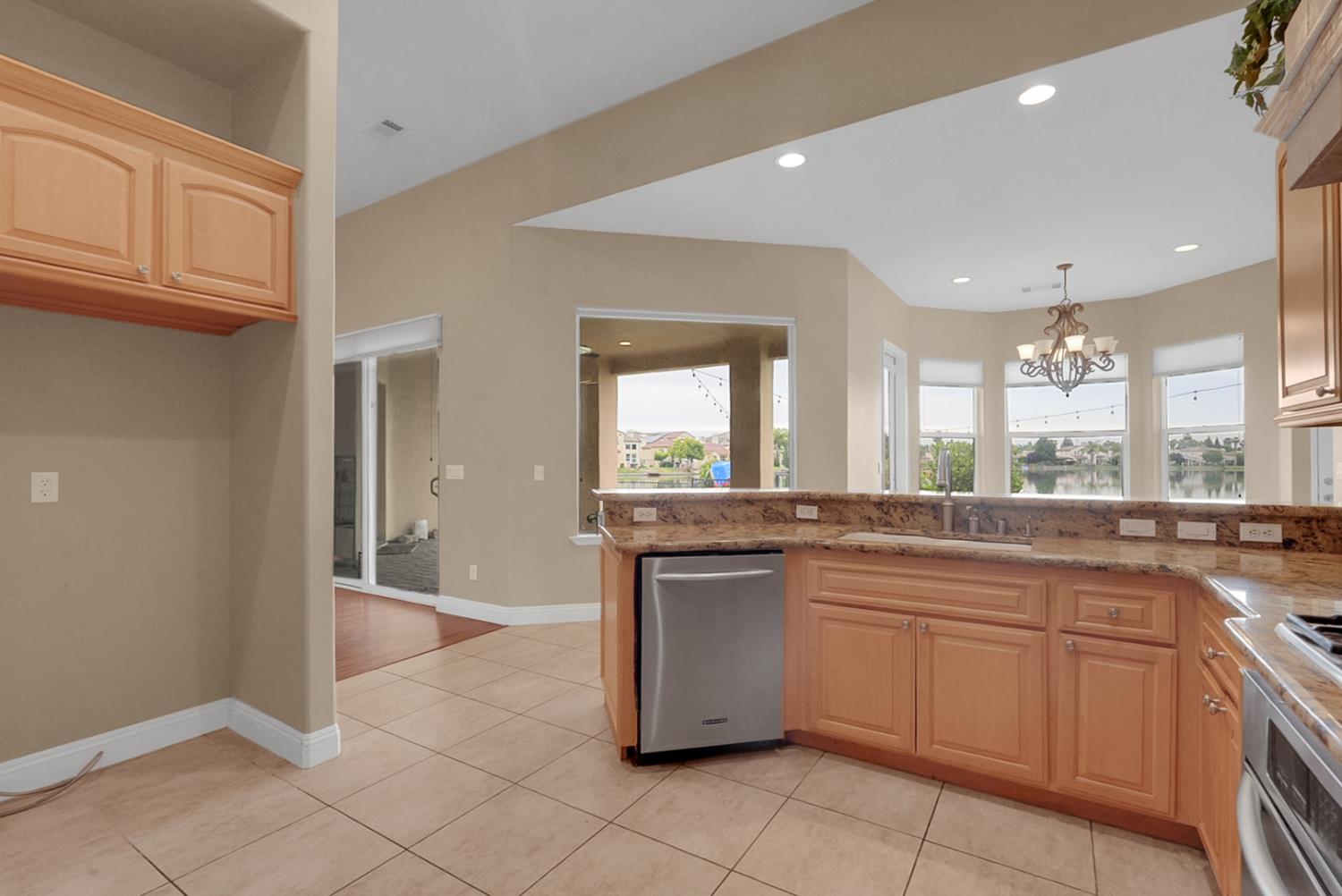 3010 Golf Dr W, Chowchilla, CA 93610