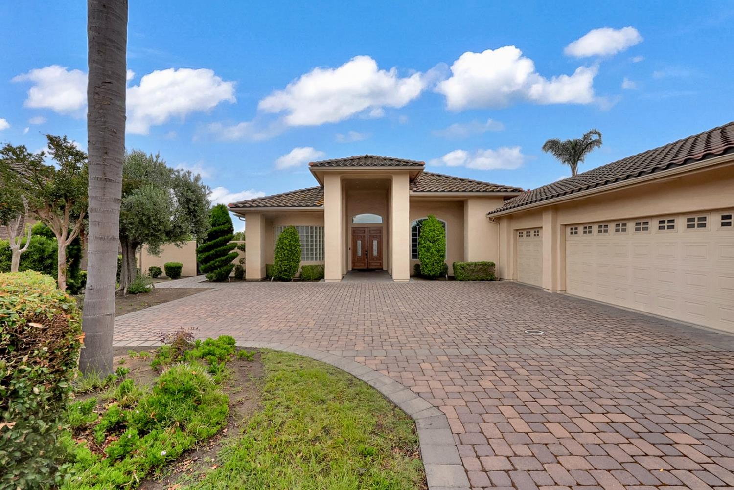 3010 Golf Dr W, Chowchilla, CA 93610
