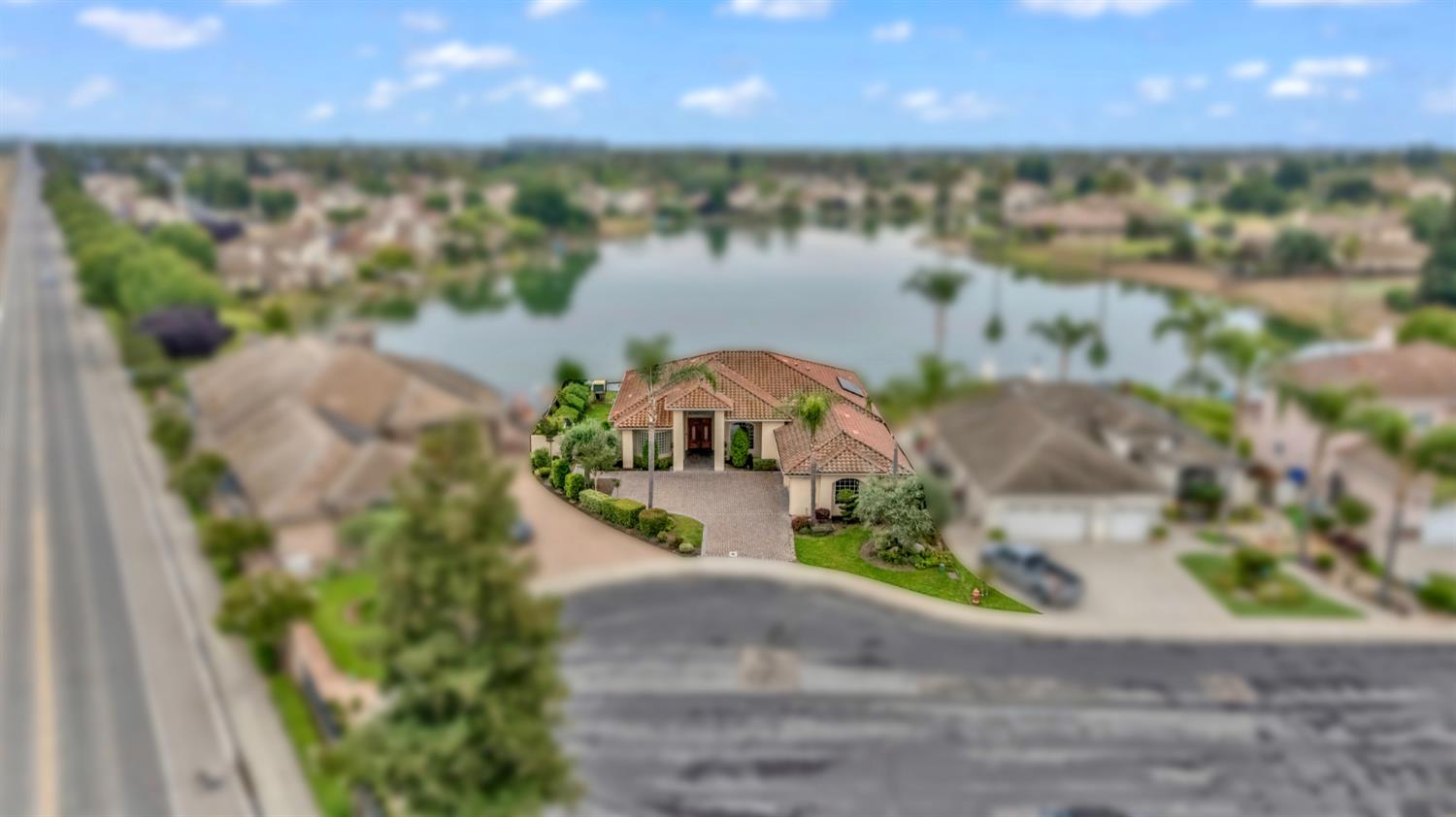 3010 Golf Dr W, Chowchilla, CA 93610