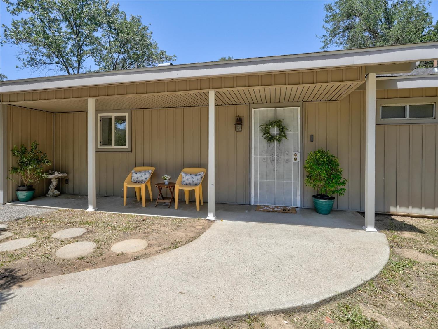49020 Manzanita Rd, Oakhurst, CA 93644
