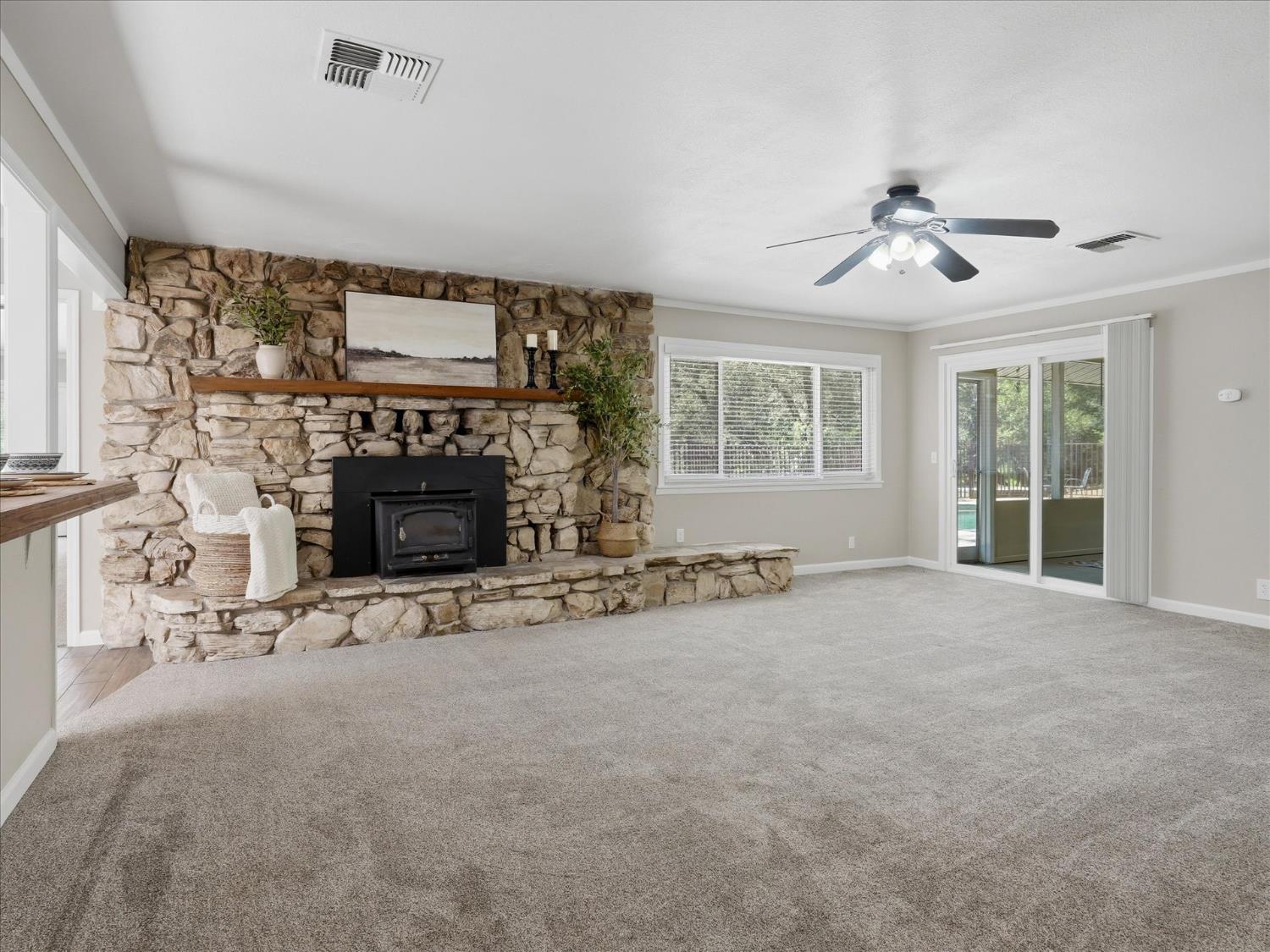 49020 Manzanita Rd, Oakhurst, CA 93644