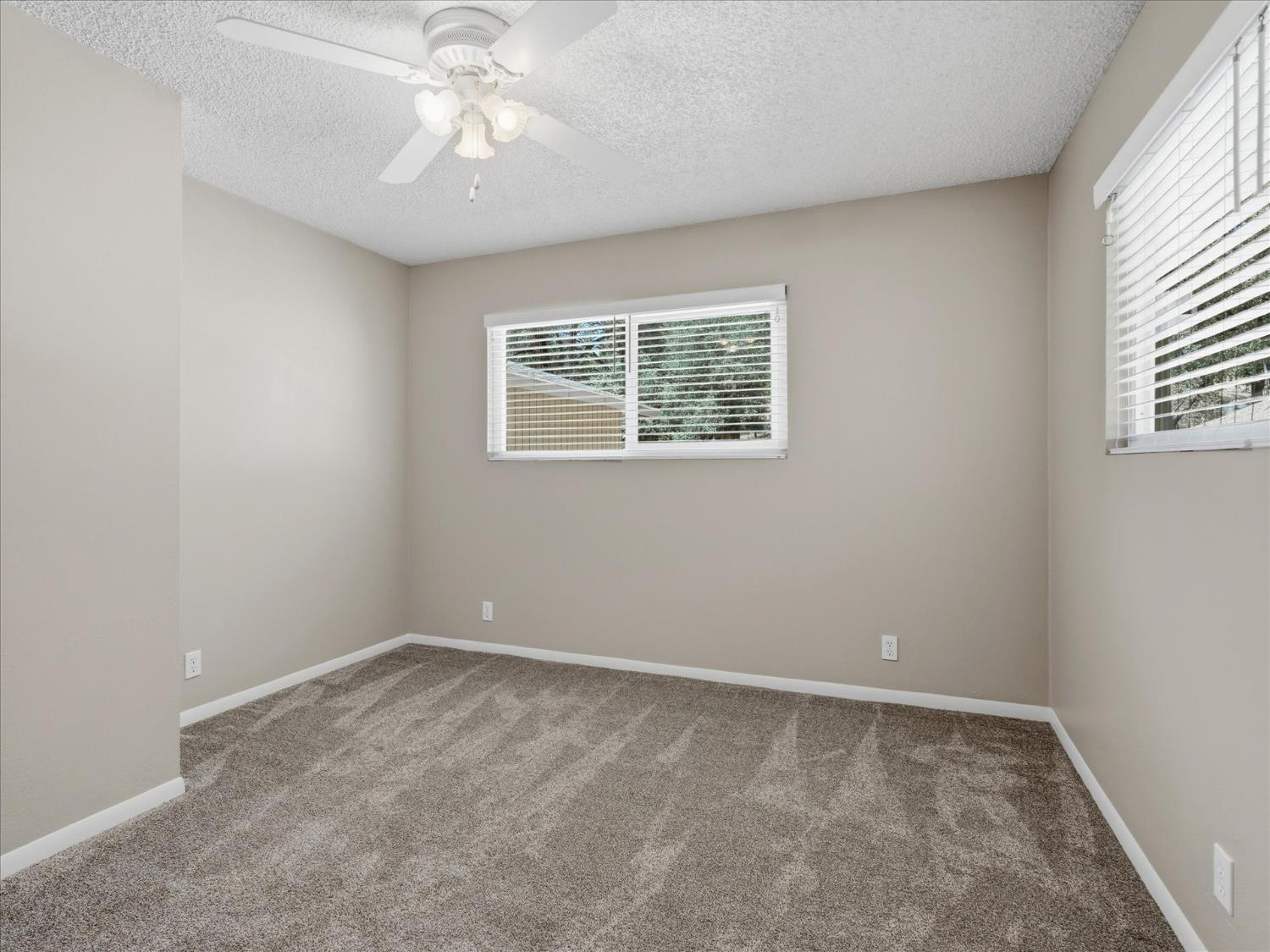 49020 Manzanita Rd, Oakhurst, CA 93644