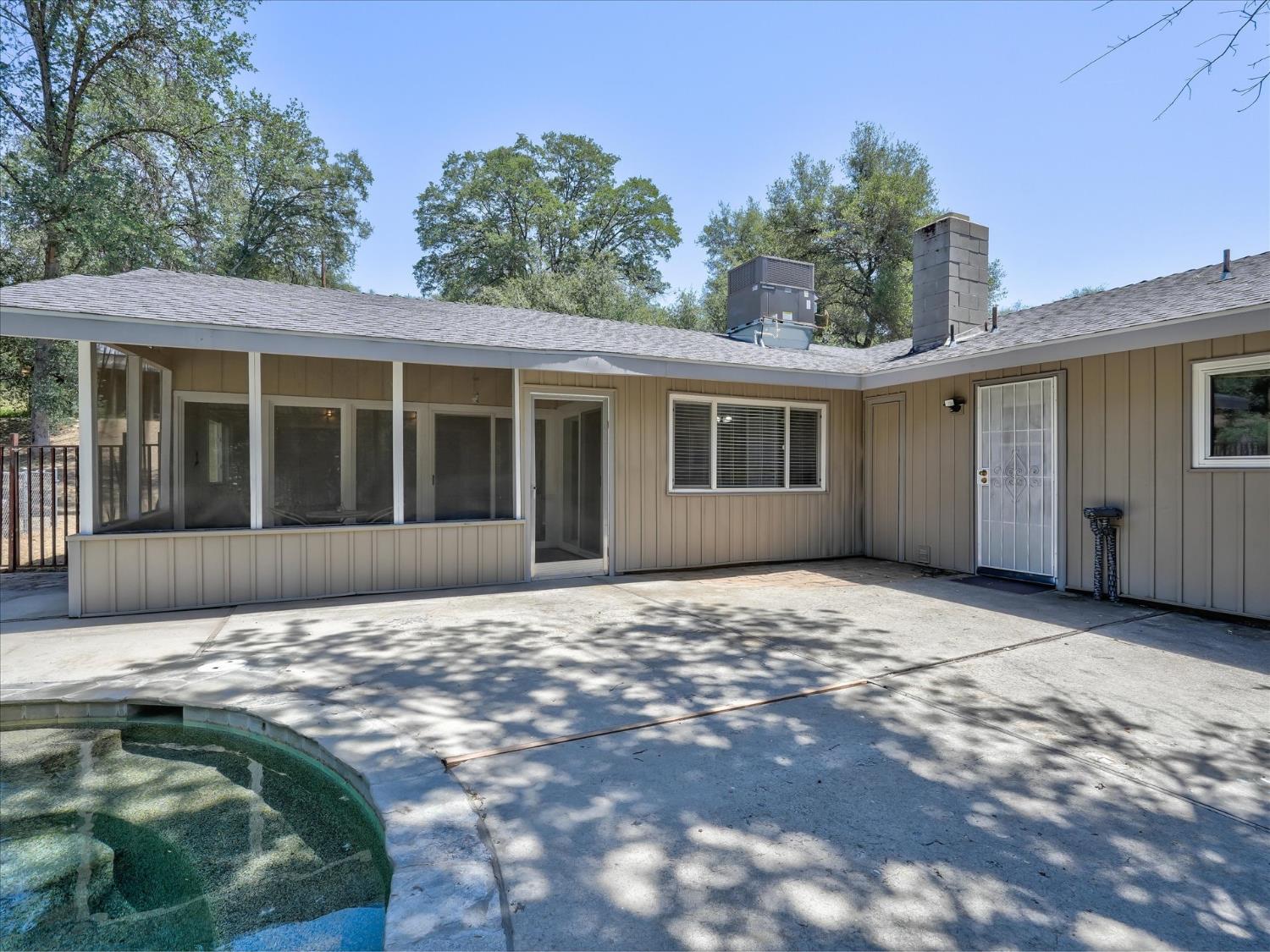49020 Manzanita Rd, Oakhurst, CA 93644