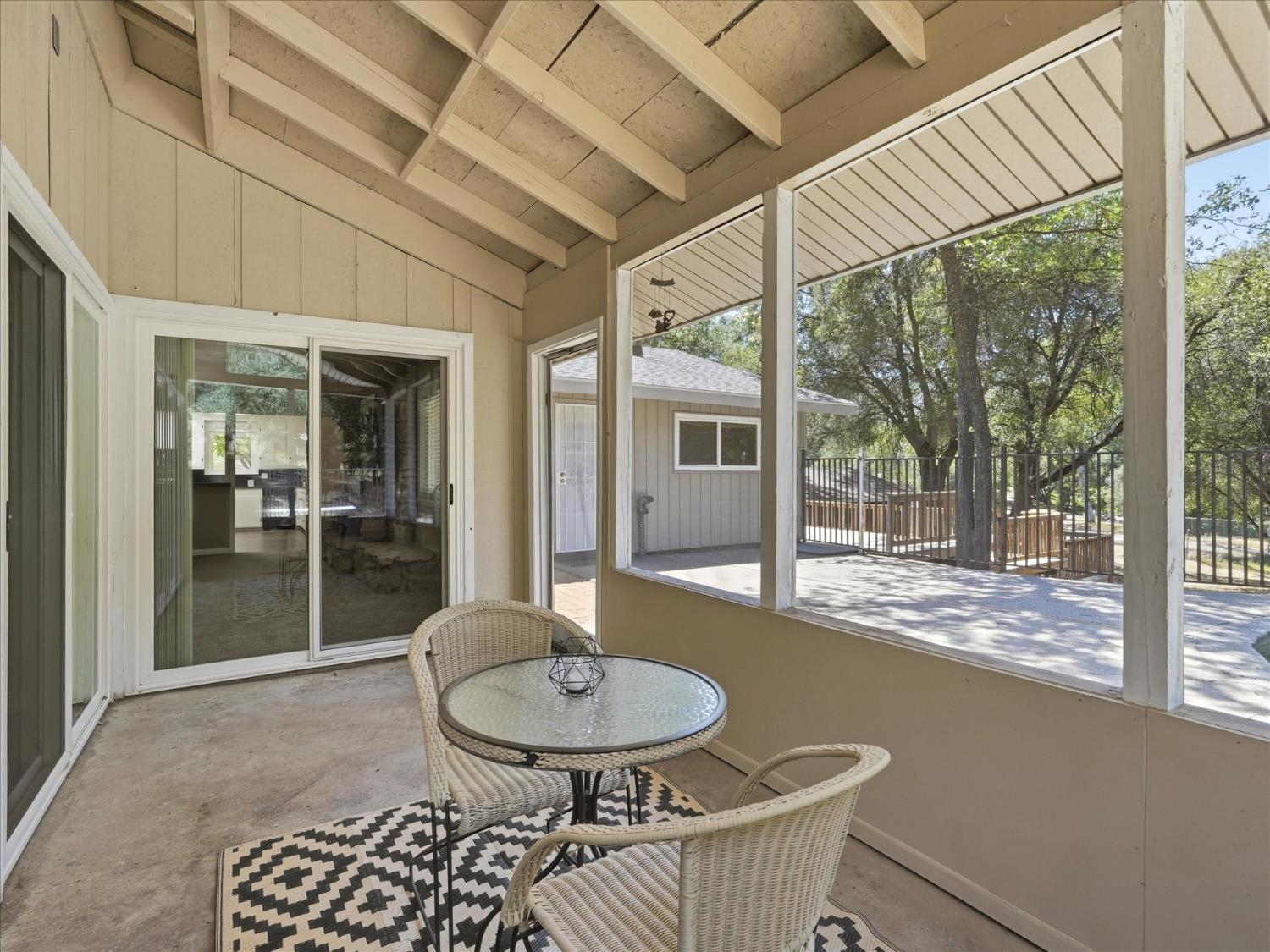 49020 Manzanita Rd, Oakhurst, CA 93644