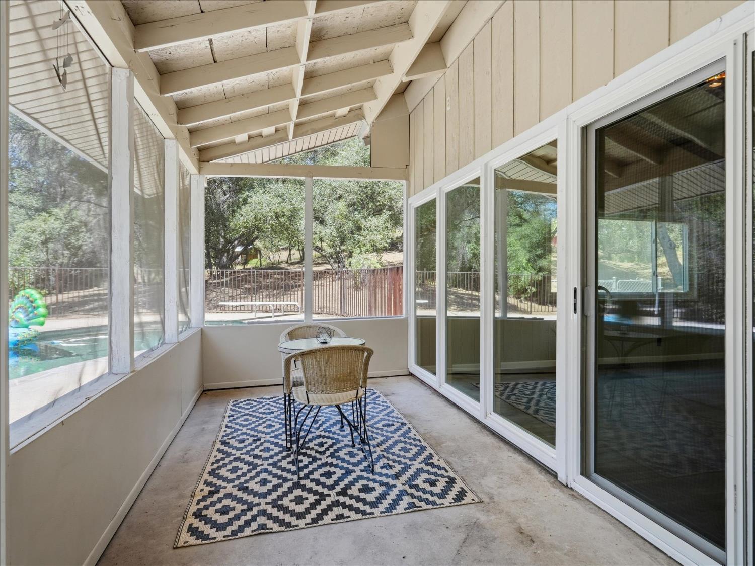 49020 Manzanita Rd, Oakhurst, CA 93644