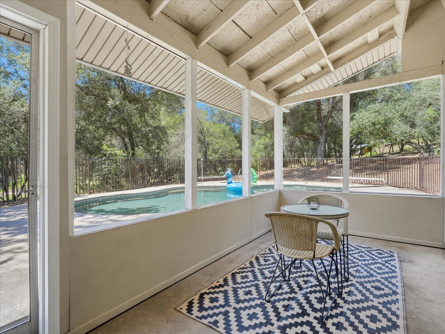 49020 Manzanita Rd, Oakhurst, CA 93644