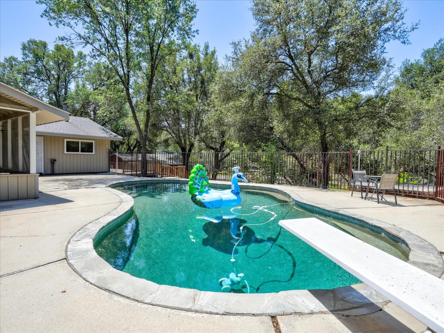 49020 Manzanita Rd, Oakhurst, CA 93644